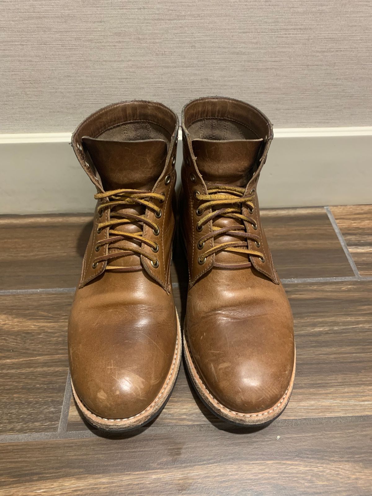 Photo by SharkBaitHooHaHA on December 6, 2023 of the Oak Street Bootmakers Trench Boot in Horween Natural Chromexcel.