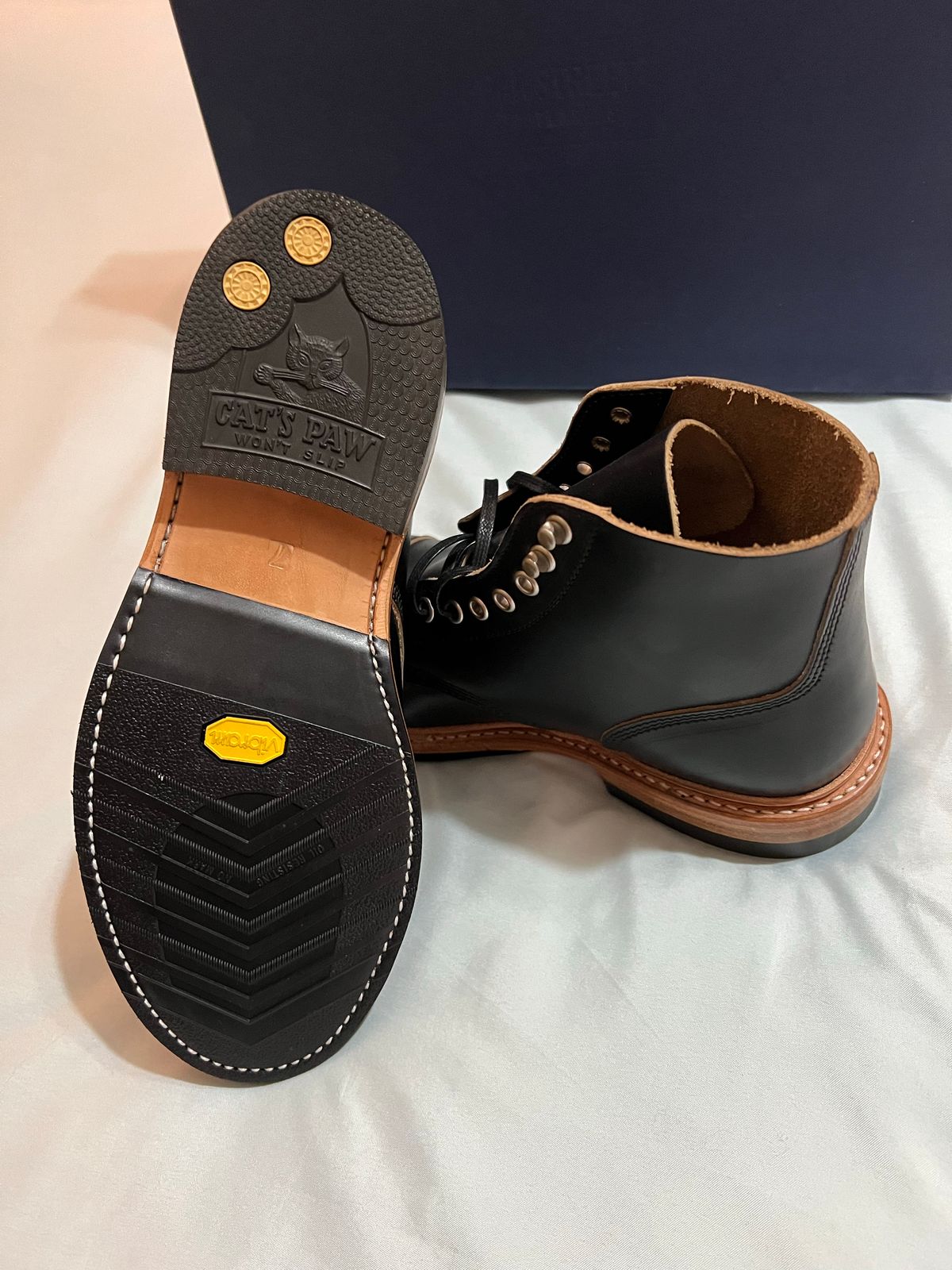 Photo by Ferachi on October 1, 2022 of the Oak Street Bootmakers Field Boot in Horween Black Chromexcel.