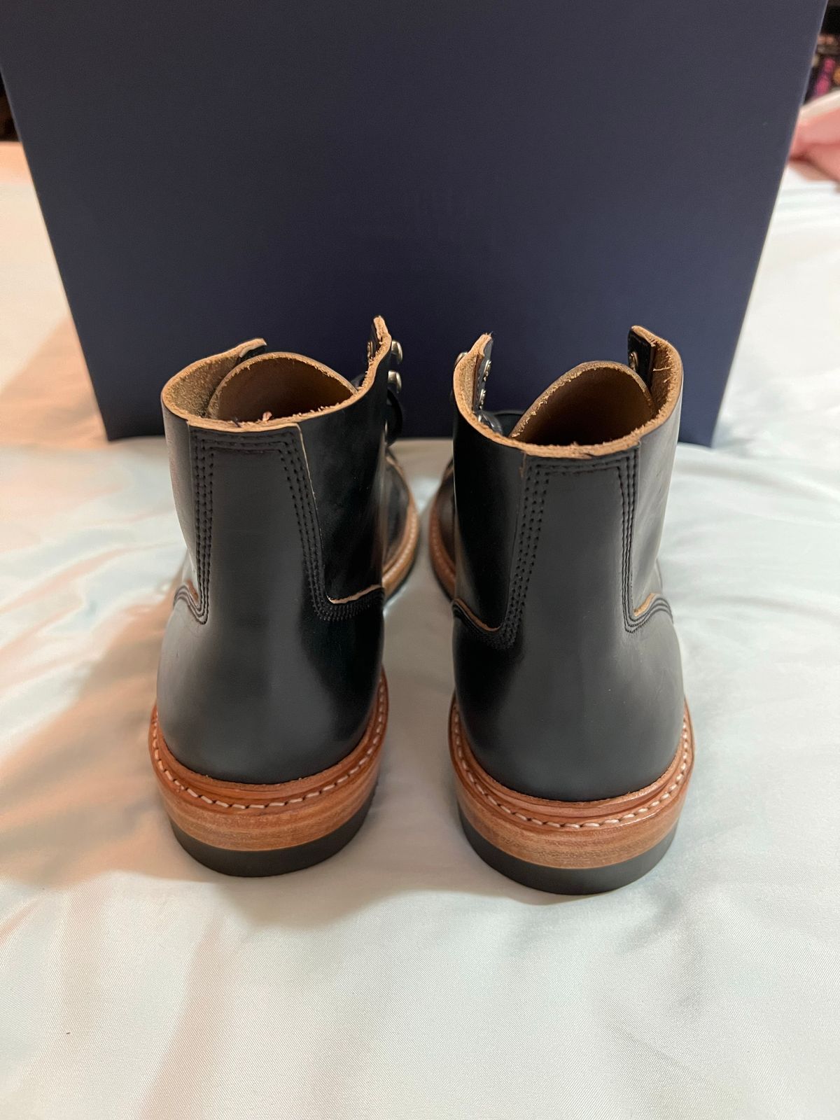 Photo by Ferachi on October 1, 2022 of the Oak Street Bootmakers Field Boot in Horween Black Chromexcel.