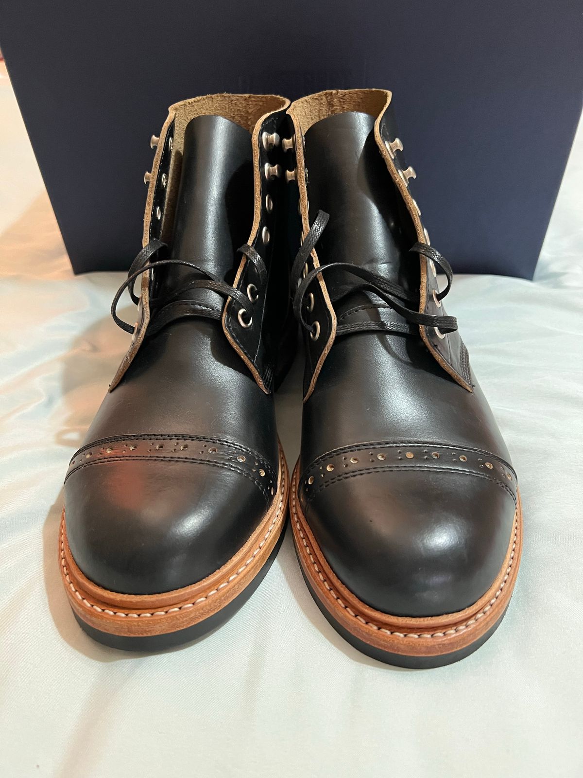 Photo by Ferachi on October 1, 2022 of the Oak Street Bootmakers Field Boot in Horween Black Chromexcel.
