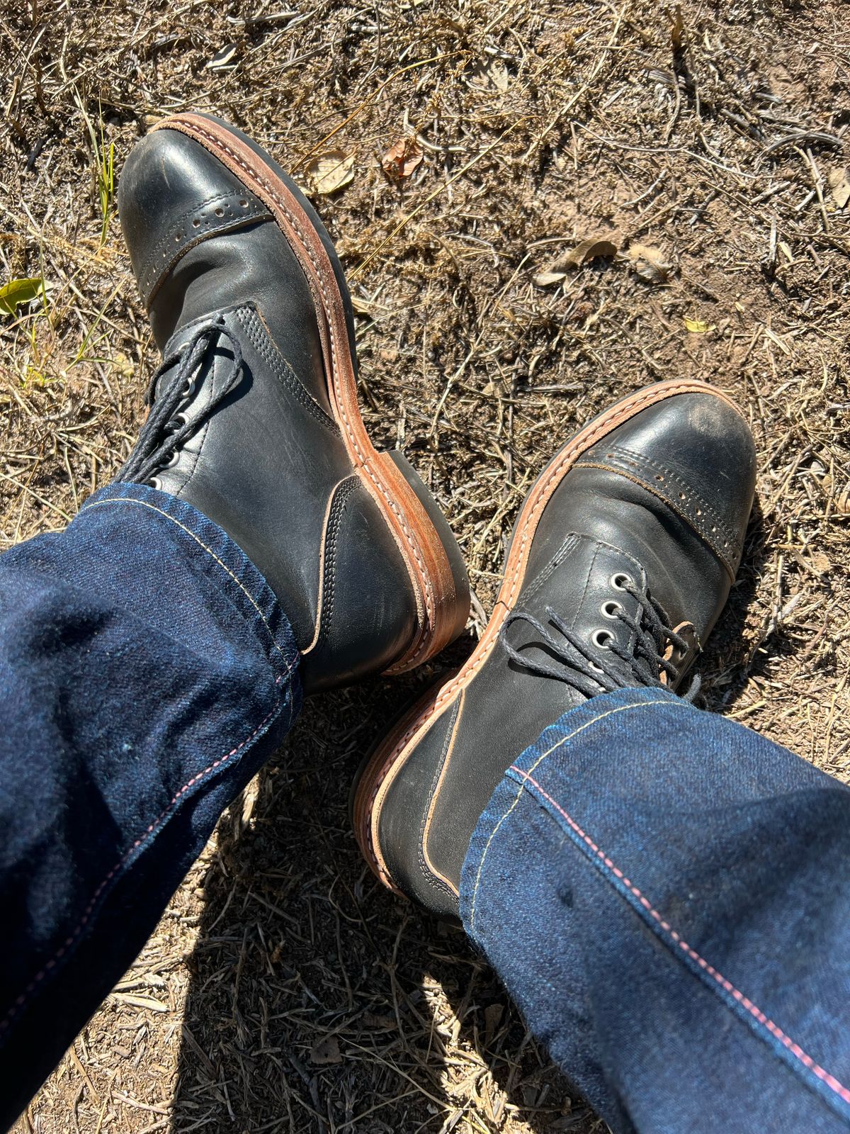 Photo by Ferachi on November 1, 2022 of the Oak Street Bootmakers Field Boot in Horween Black Chromexcel.