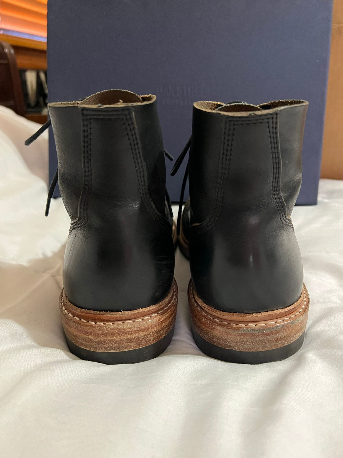 Photo by Ferachi on November 1, 2022 of the Oak Street Bootmakers Field Boot in Horween Black Chromexcel.