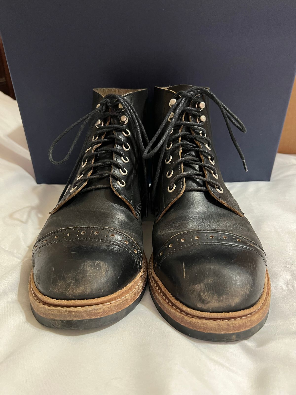Photo by Ferachi on November 1, 2022 of the Oak Street Bootmakers Field Boot in Horween Black Chromexcel.