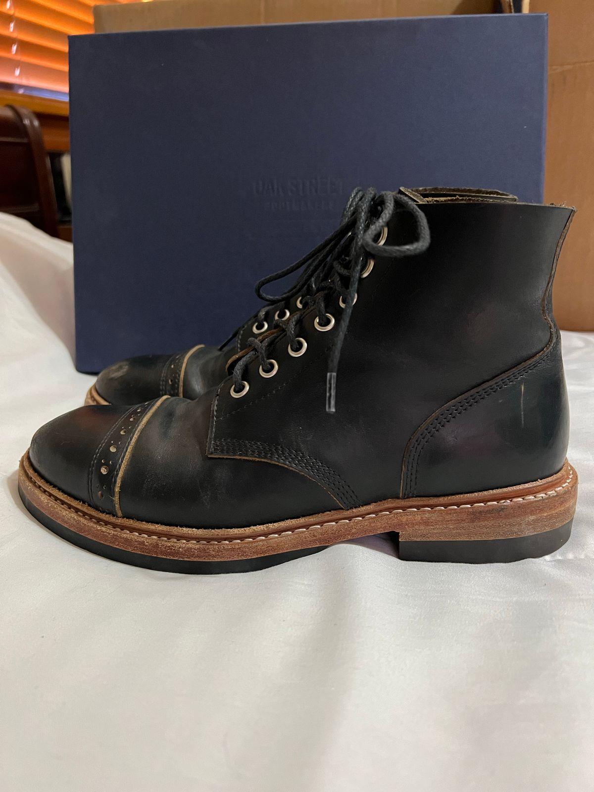 Photo by Ferachi on November 1, 2022 of the Oak Street Bootmakers Field Boot in Horween Black Chromexcel.