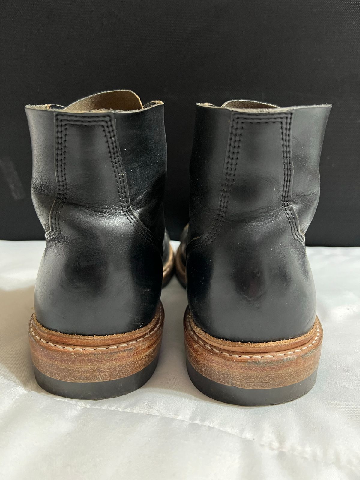 Photo by Ferachi on December 4, 2022 of the Oak Street Bootmakers Field Boot in Horween Black Chromexcel.