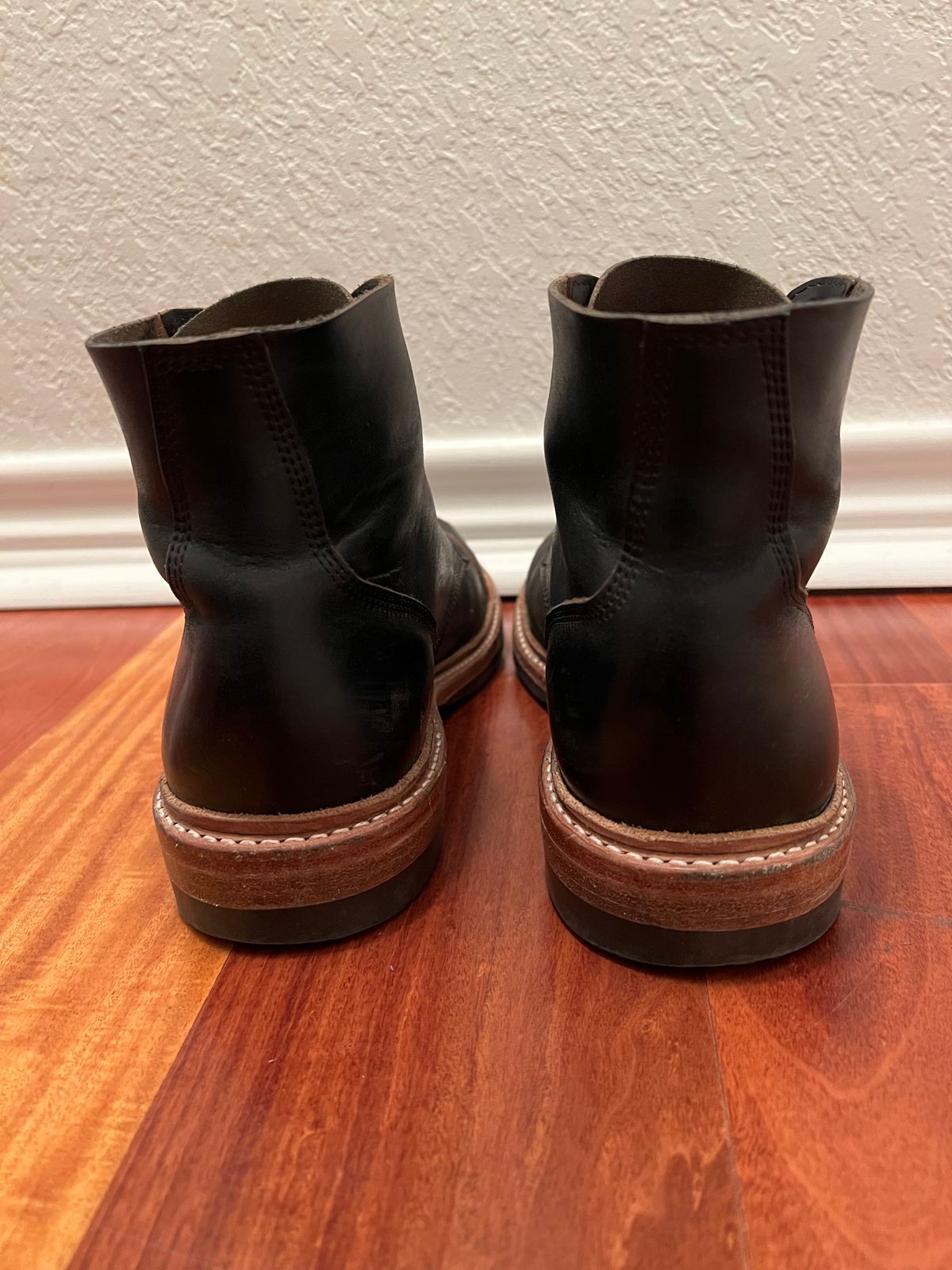 Photo by Ferachi on January 6, 2023 of the Oak Street Bootmakers Field Boot in Horween Black Chromexcel.