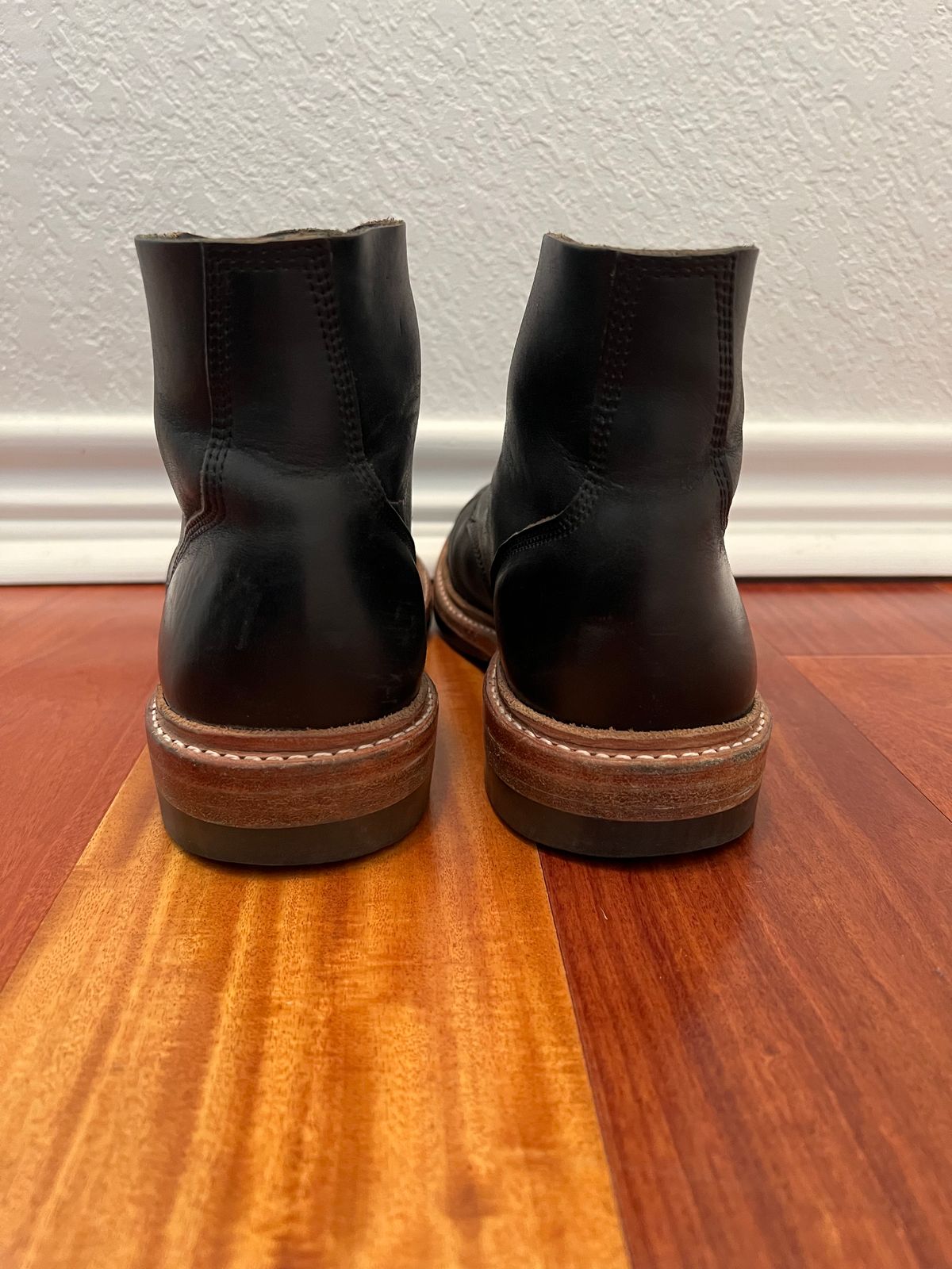 Photo by Ferachi on February 5, 2023 of the Oak Street Bootmakers Field Boot in Horween Black Chromexcel.