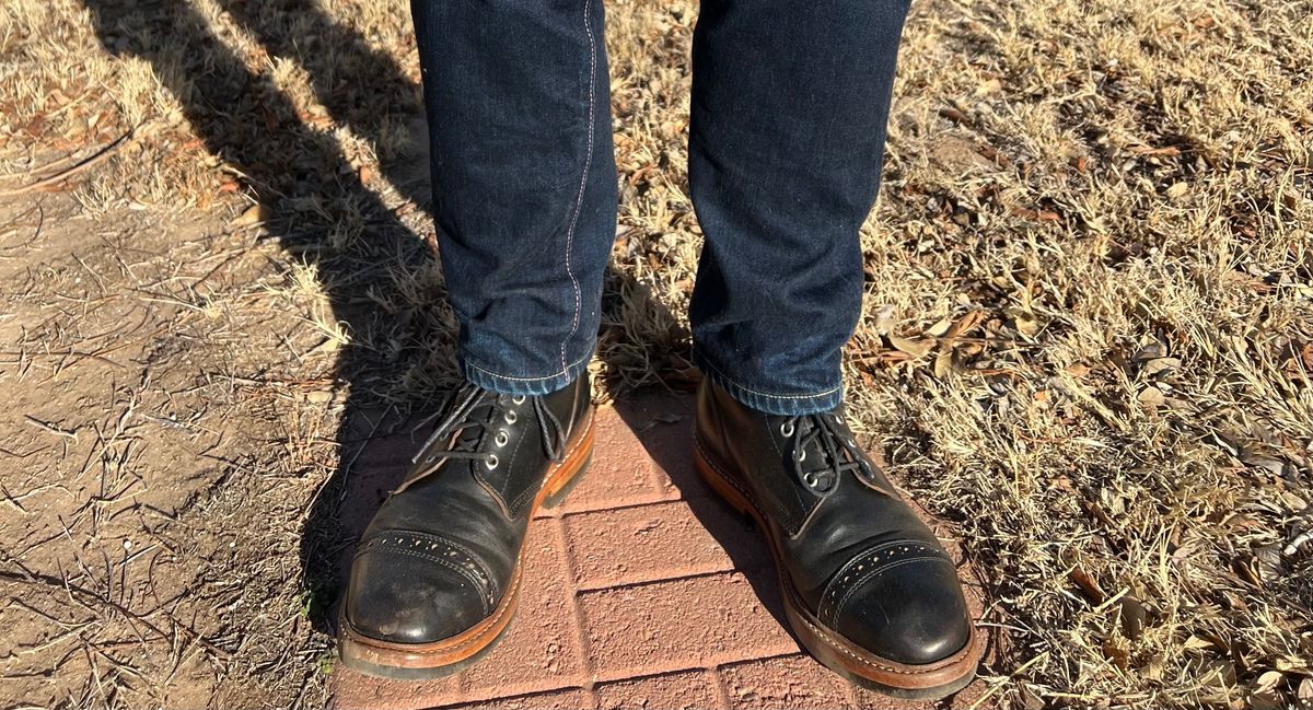 Photo by Ferachi on March 5, 2023 of the Oak Street Bootmakers Field Boot in Horween Black Chromexcel.