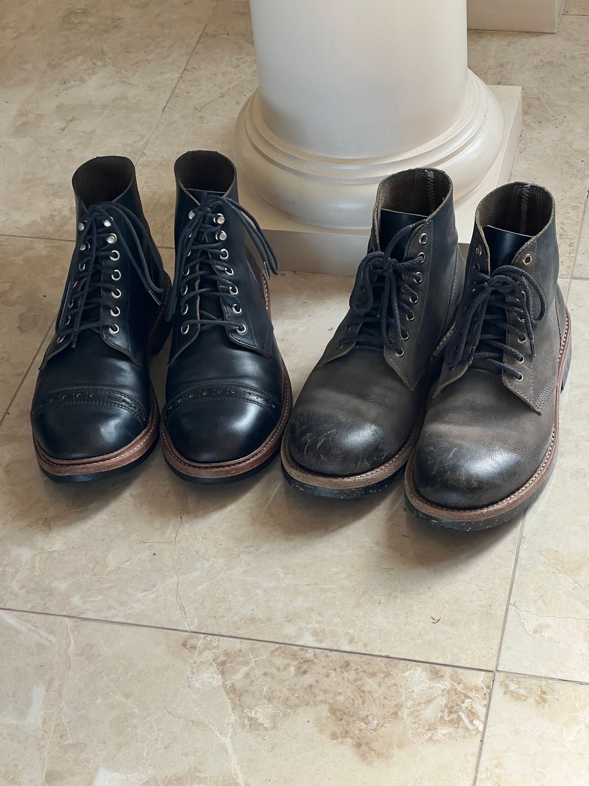 Photo by Ferachi on April 2, 2023 of the Oak Street Bootmakers Field Boot in Horween Black Chromexcel.