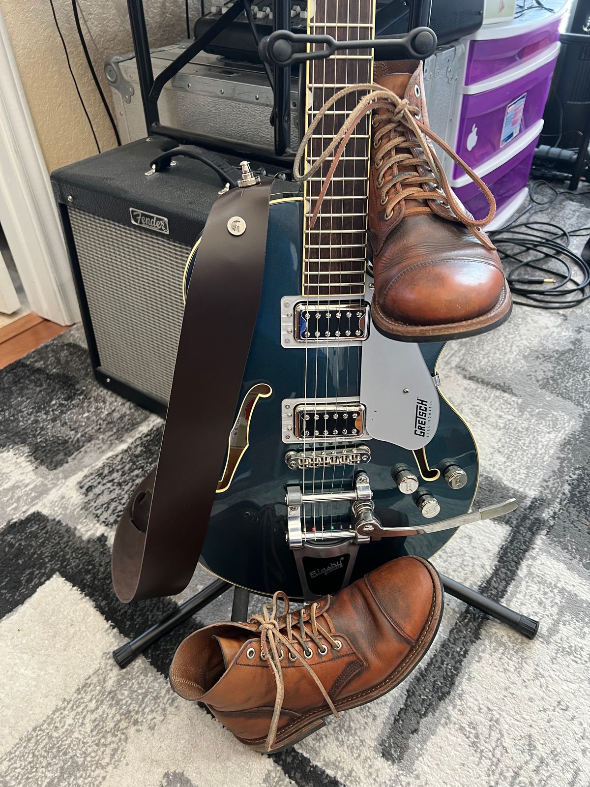 Photo by Ferachi on February 3, 2024 of the Oak Street Bootmakers Cap-toe Field Boot in Tempesti Brown Overdye Camello Asportabile.