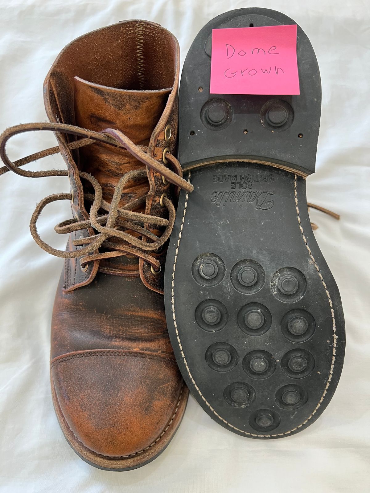 Photo by Ferachi on November 2, 2023 of the Oak Street Bootmakers Cap-toe Field Boot in Tempesti Brown Overdye Camello Asportabile.