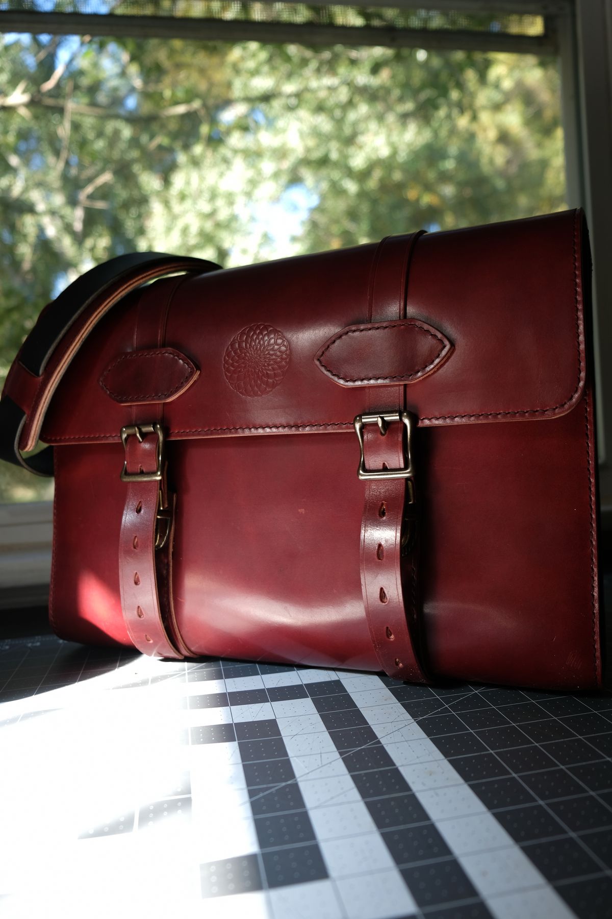 Photo by morosoleatherworks on November 5, 2025 of the Moroso Leatherworks Messenger Bag in Wickett & Craig Burgundy Burnt Harness & Wickett & Craig Black Milled Traditional Harness.