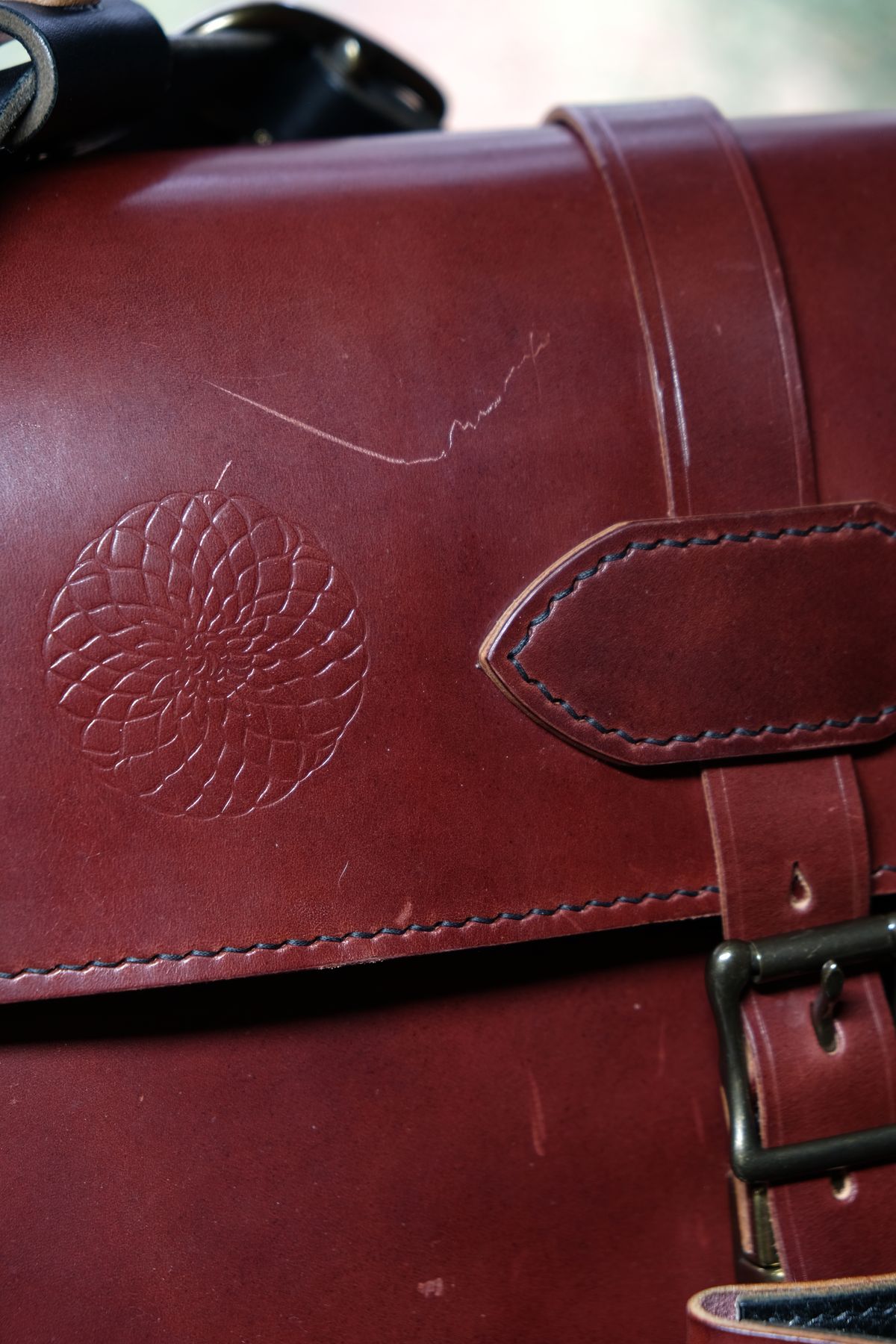 Photo by morosoleatherworks on December 5, 2025 of the Moroso Leatherworks Messenger Bag in Wickett & Craig Burgundy Burnt Harness & Wickett & Craig Black Milled Traditional Harness.