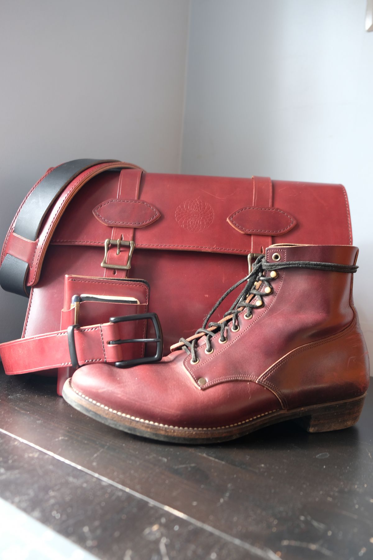 Photo by morosoleatherworks on March 4, 2026 of the Moroso Leatherworks Messenger Bag in Wickett & Craig Burgundy Burnt Harness & Wickett & Craig Black Milled Traditional Harness.