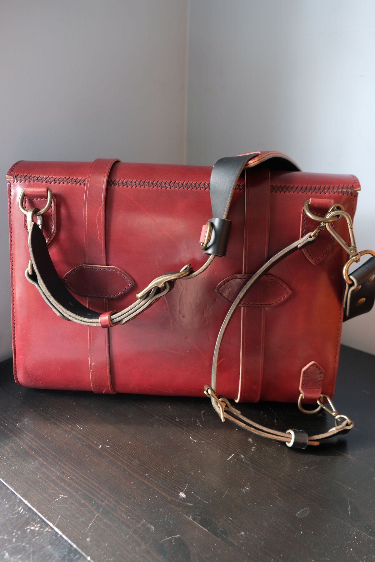 Photo by morosoleatherworks on March 4, 2026 of the Moroso Leatherworks Messenger Bag in Wickett & Craig Burgundy Burnt Harness & Wickett & Craig Black Milled Traditional Harness.