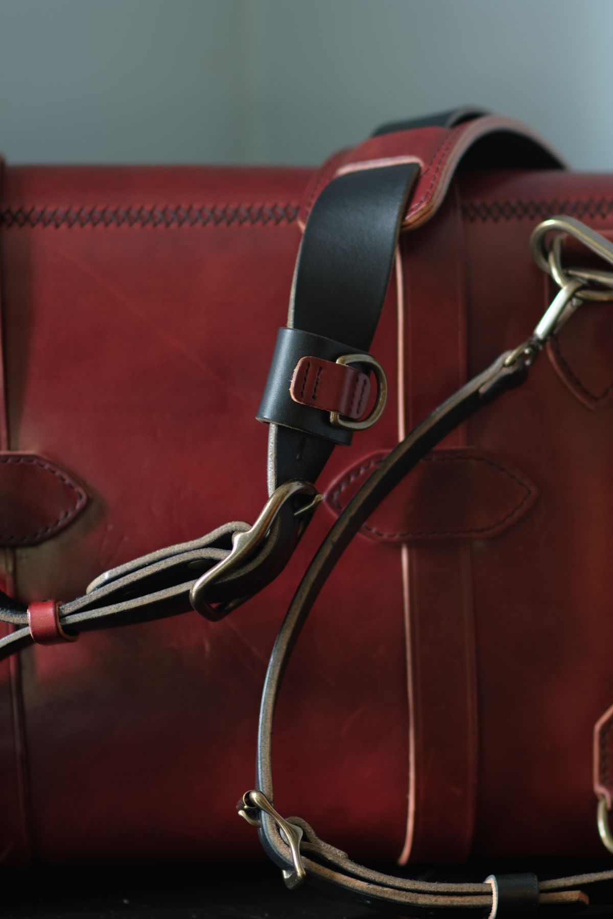 Photo by morosoleatherworks on April 4, 2026 of the Moroso Leatherworks Messenger Bag in Wickett & Craig Burgundy Burnt Harness & Wickett & Craig Black Milled Traditional Harness.