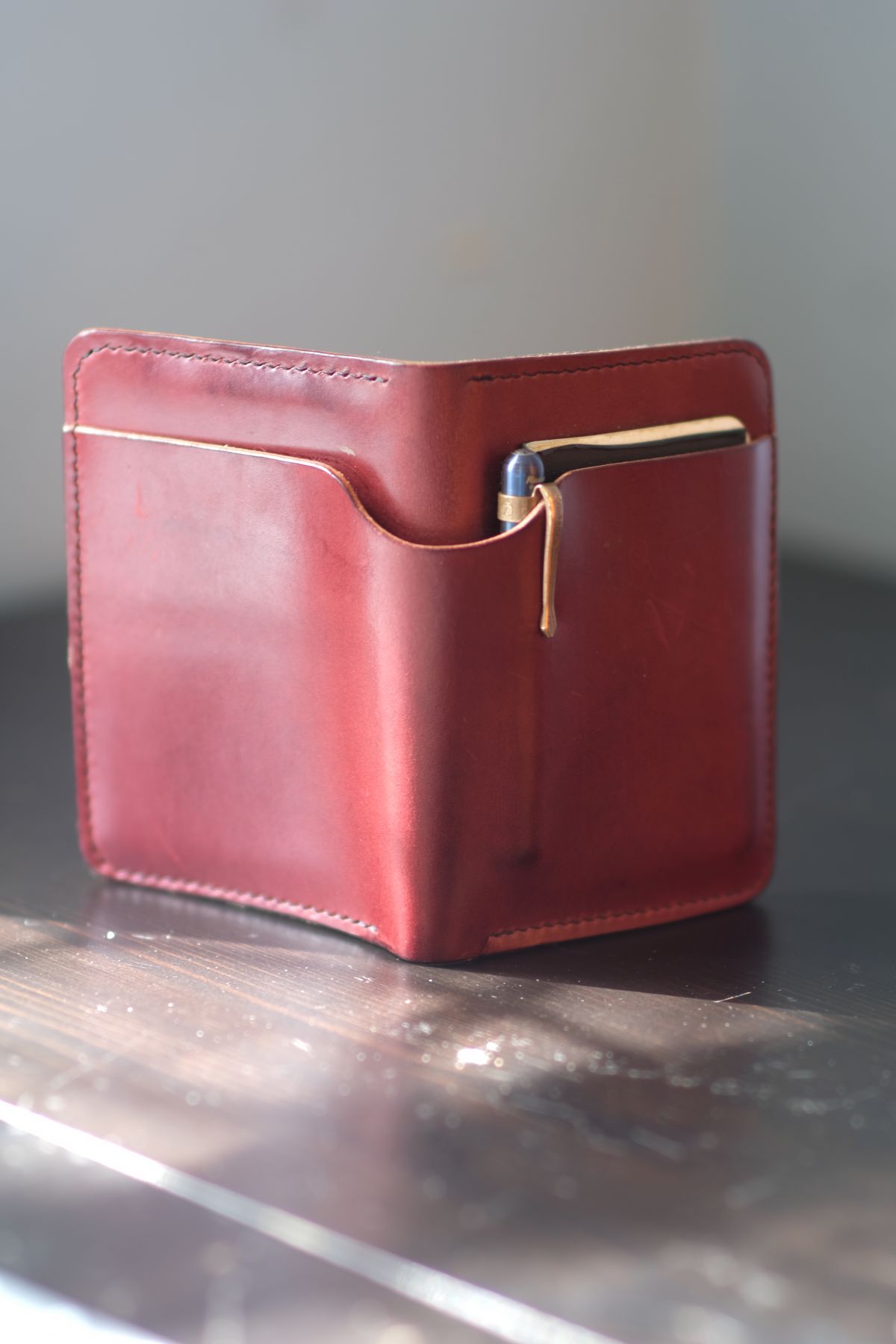 Photo by morosoleatherworks on April 4, 2026 of the Moroso Leatherworks Messenger Bag in Wickett & Craig Burgundy Burnt Harness & Wickett & Craig Black Milled Traditional Harness.