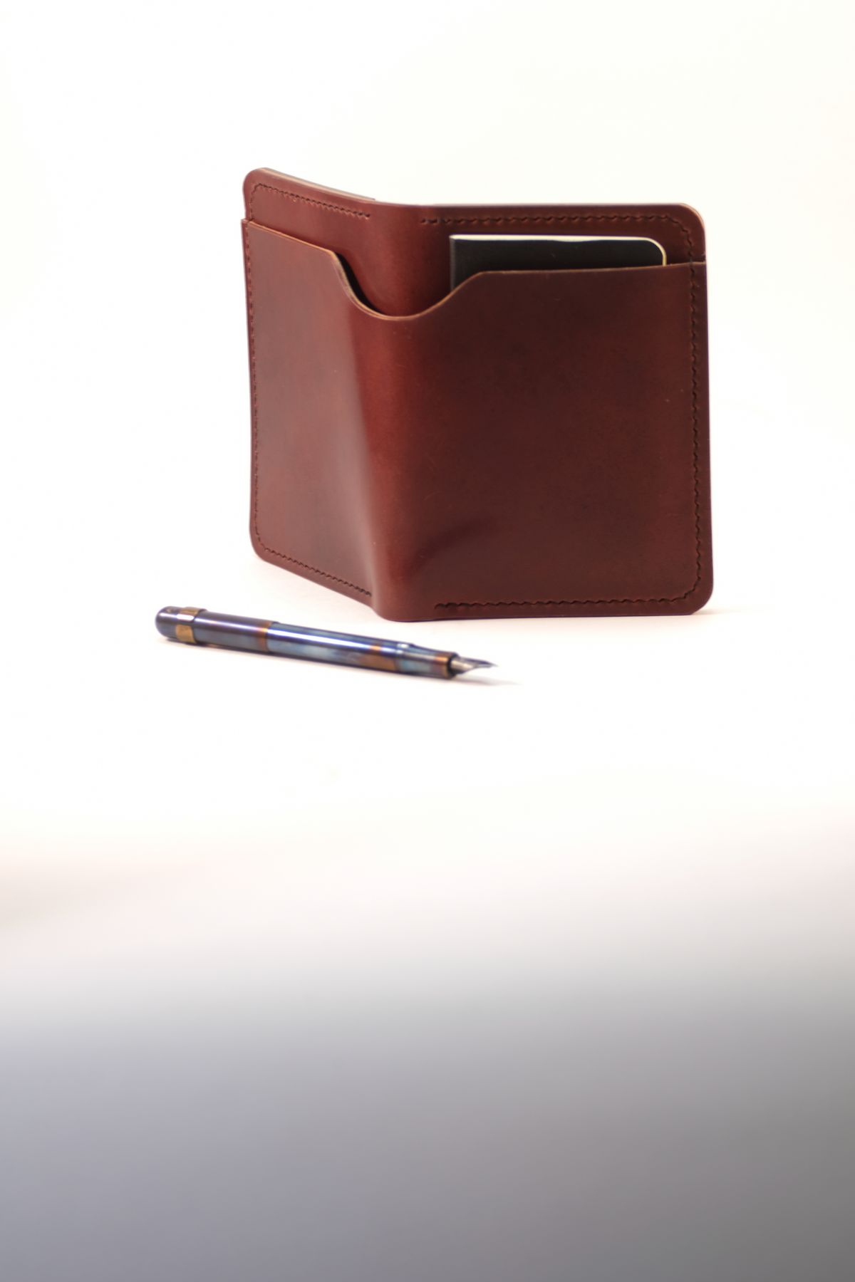 Photo by morosoleatherworks on October 1, 2025 of the Moroso Leatherworks Poet's Wallet in Wickett & Craig Burgundy Burnt Harness & Wickett & Craig Black Milled Traditional Harness.
