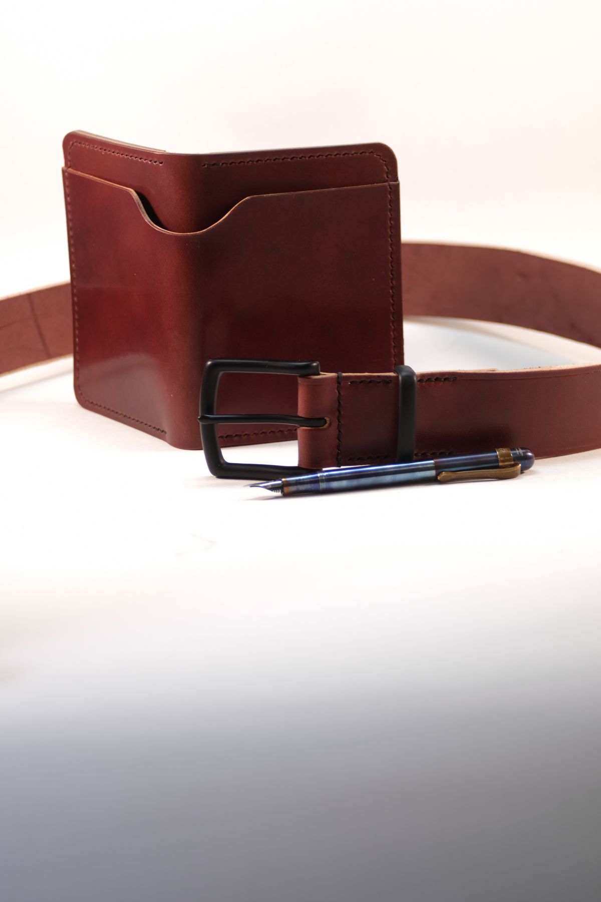 Photo by morosoleatherworks on October 1, 2025 of the Moroso Leatherworks Poet's Wallet in Wickett & Craig Burgundy Burnt Harness & Wickett & Craig Black Milled Traditional Harness.