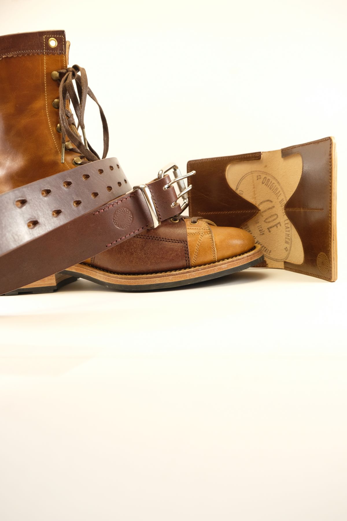Photo by morosoleatherworks on October 5, 2023 of the Sagara Cordmaster in Conceria Cloe Superlux Horsebutt.