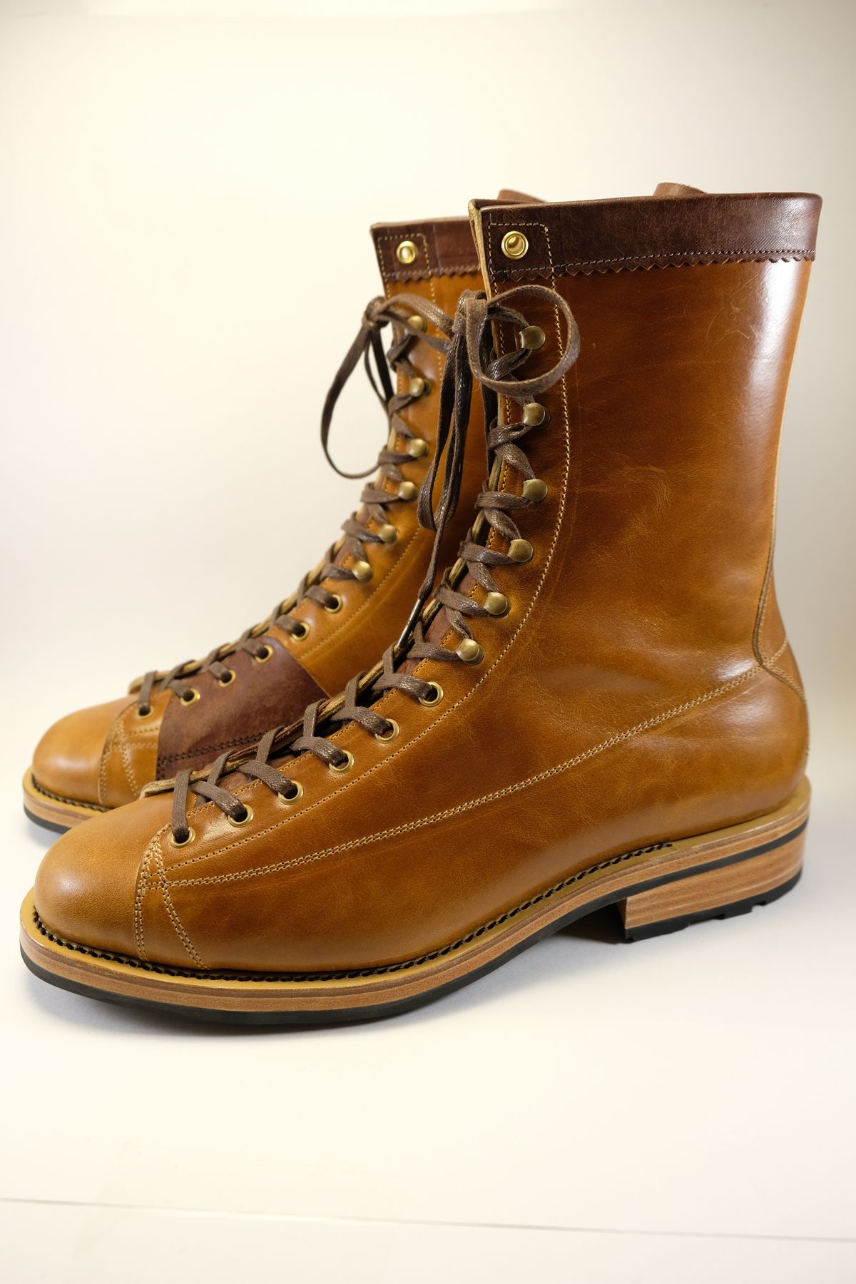 Photo by morosoleatherworks on October 5, 2023 of the Sagara Cordmaster in Conceria Cloe Superlux Horsebutt.