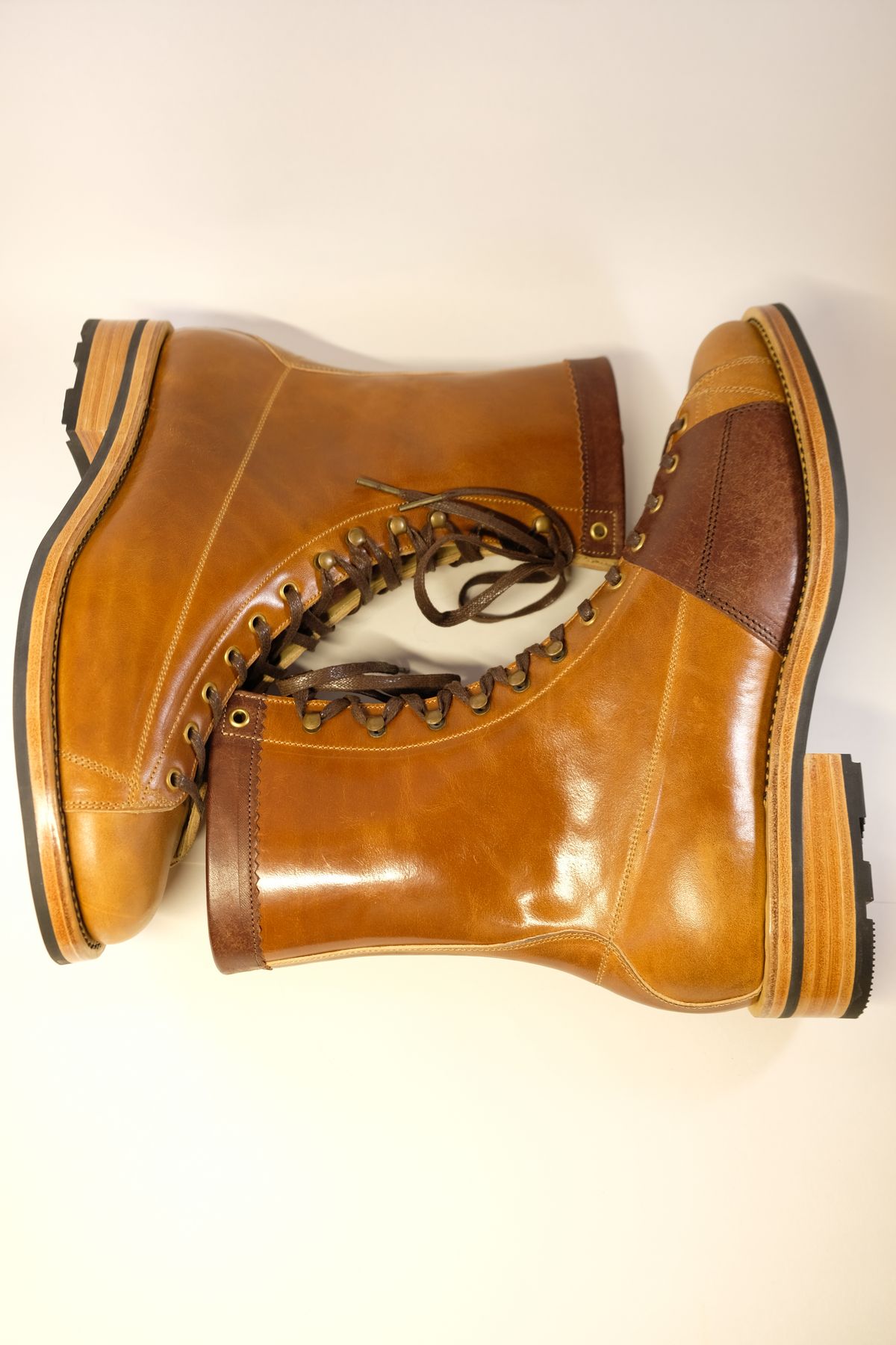 Photo by morosoleatherworks on October 5, 2023 of the Sagara Cordmaster in Conceria Cloe Superlux Horsebutt.