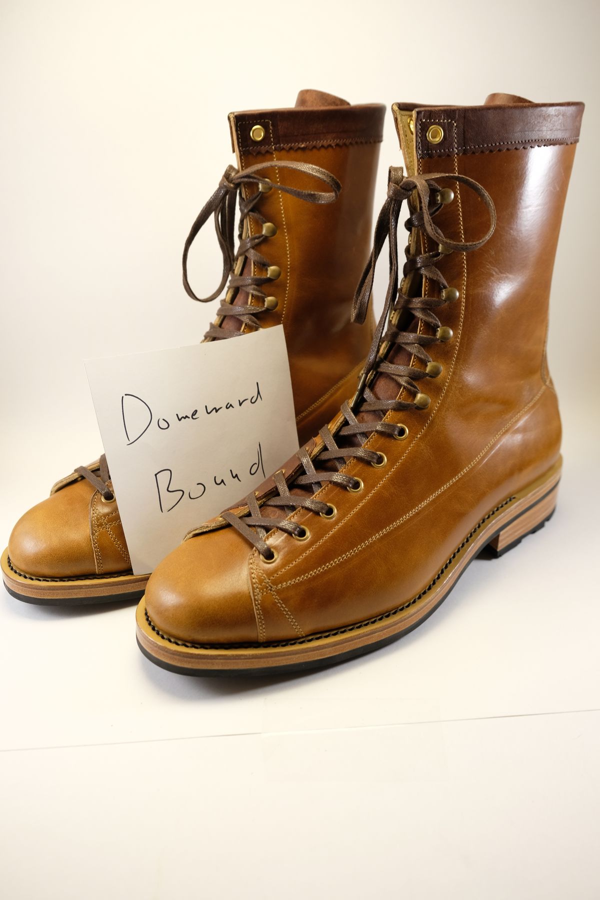 Photo by morosoleatherworks on October 5, 2023 of the Sagara Cordmaster in Conceria Cloe Superlux Horsebutt.