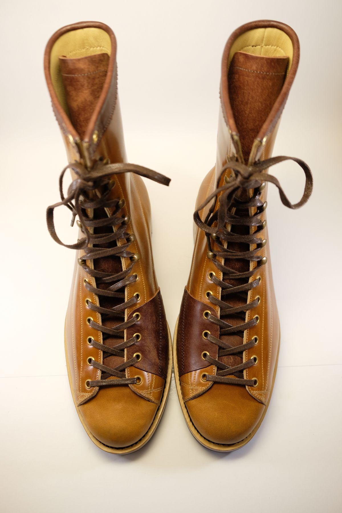 Photo by morosoleatherworks on October 5, 2023 of the Sagara Cordmaster in Conceria Cloe Superlux Horsebutt.
