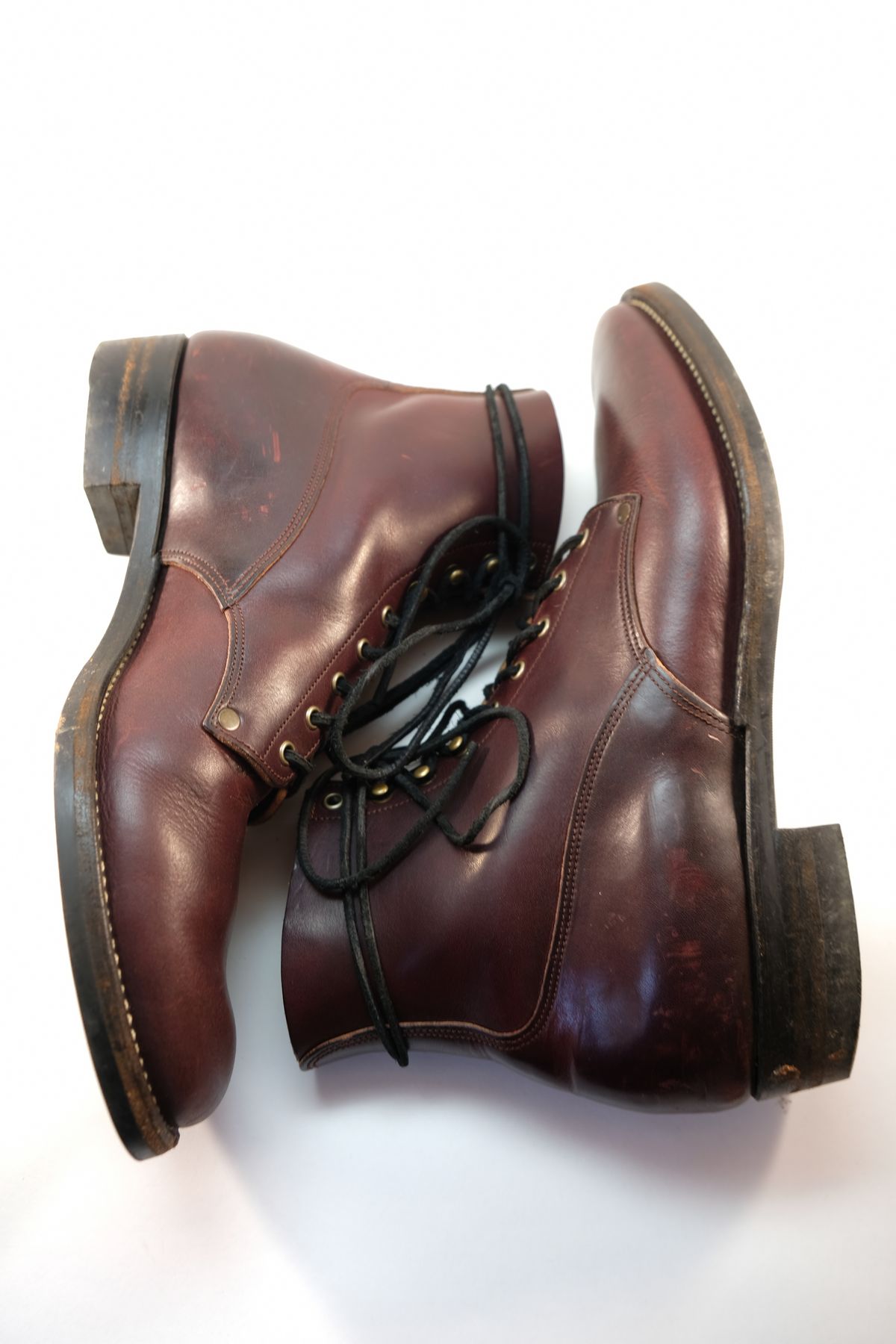 Photo by morosoleatherworks on December 31, 2025 of the NF Bootmaker Fritz Boot in Wickett & Craig Burgundy Burnt Harness.