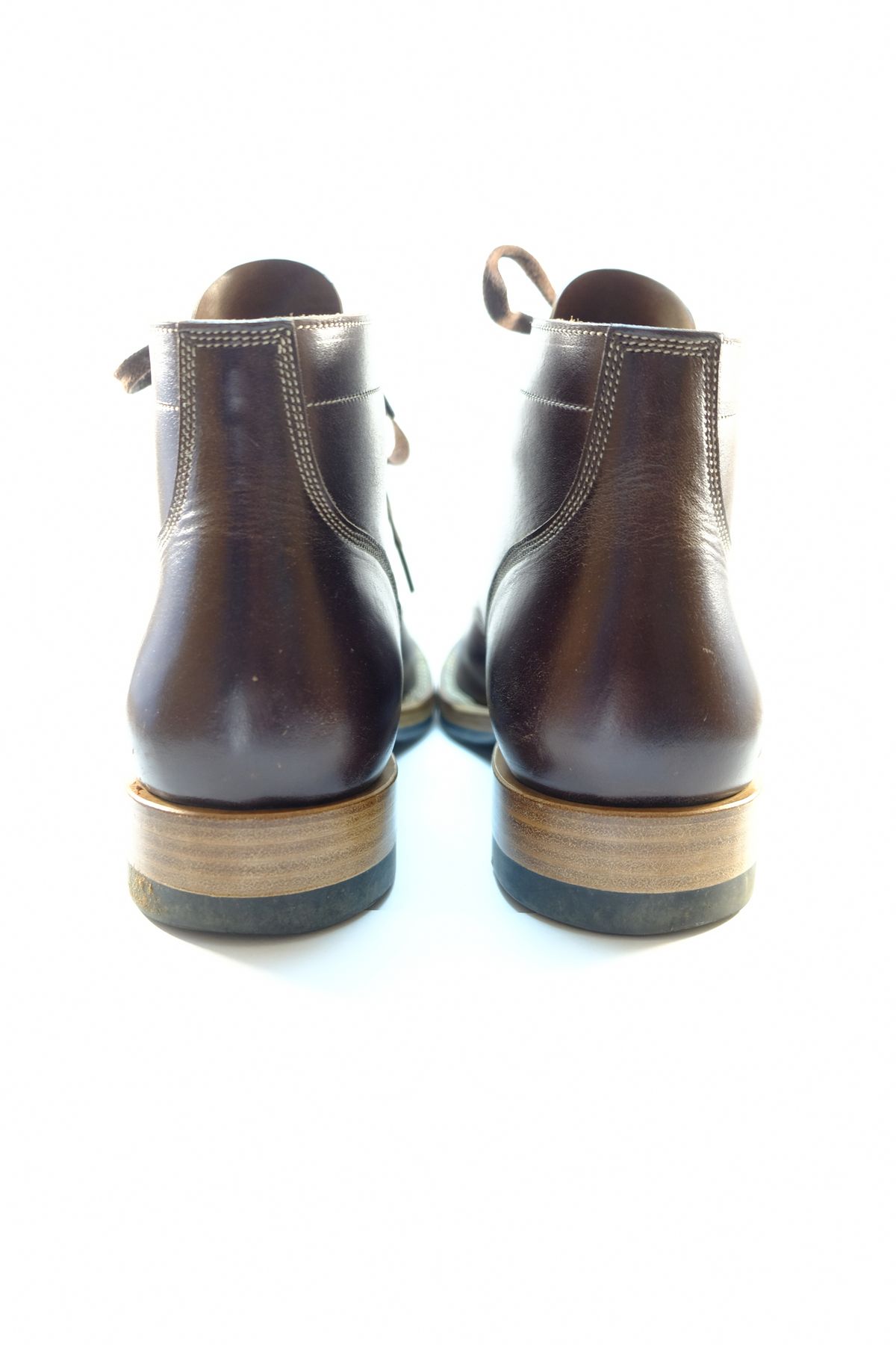 Photo by morosoleatherworks on November 5, 2024 of the Onderhoud SVC03 Service Boot in Maryam T. Moro Horsebutt.