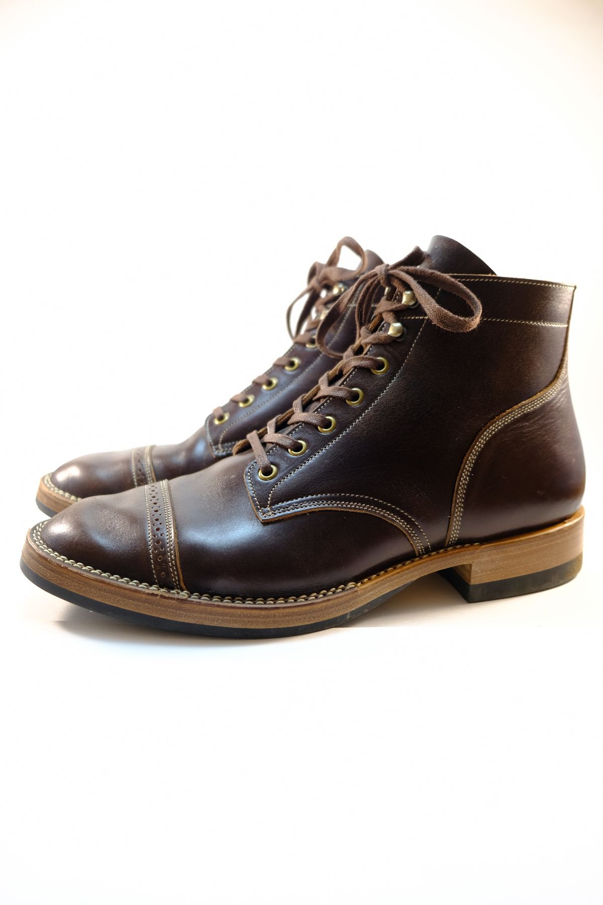 Photo by morosoleatherworks on November 5, 2024 of the Onderhoud SVC03 Service Boot in Maryam T. Moro Horsebutt.