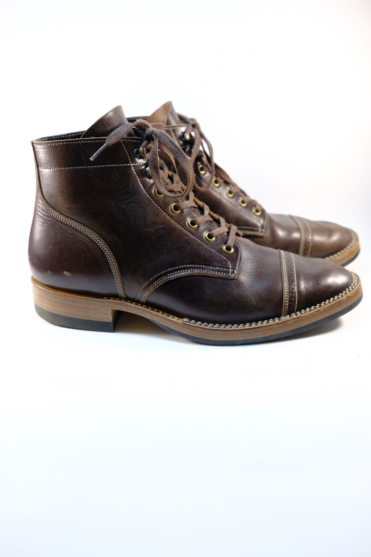 Photo by morosoleatherworks on December 5, 2024 of the Onderhoud SVC03 Service Boot in Maryam T. Moro Horsebutt.