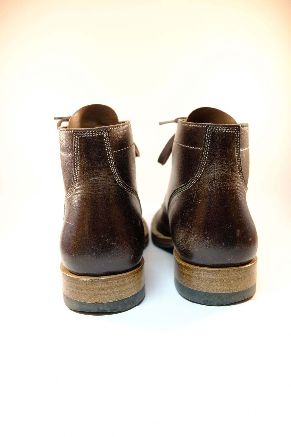 Photo by morosoleatherworks on January 5, 2025 of the Onderhoud SVC03 Service Boot in Maryam T. Moro Horsebutt.