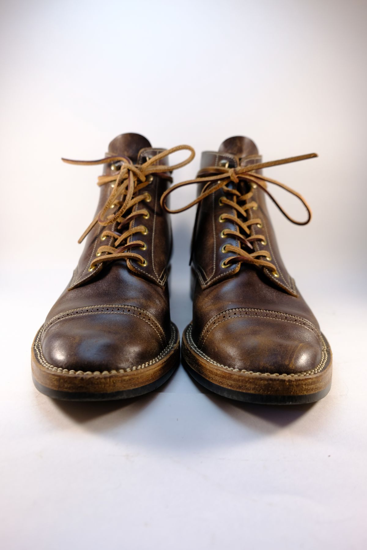 Photo by morosoleatherworks on March 3, 2025 of the Onderhoud SVC03 Service Boot in Maryam T. Moro Horsebutt.