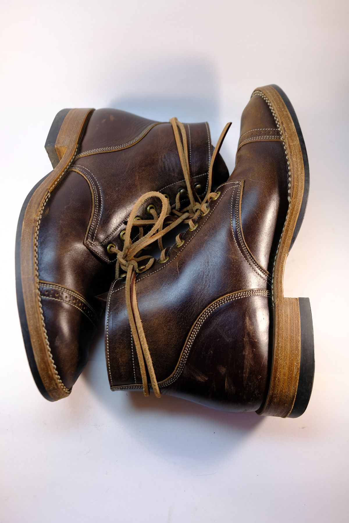 Photo by morosoleatherworks on March 3, 2025 of the Onderhoud SVC03 Service Boot in Maryam T. Moro Horsebutt.