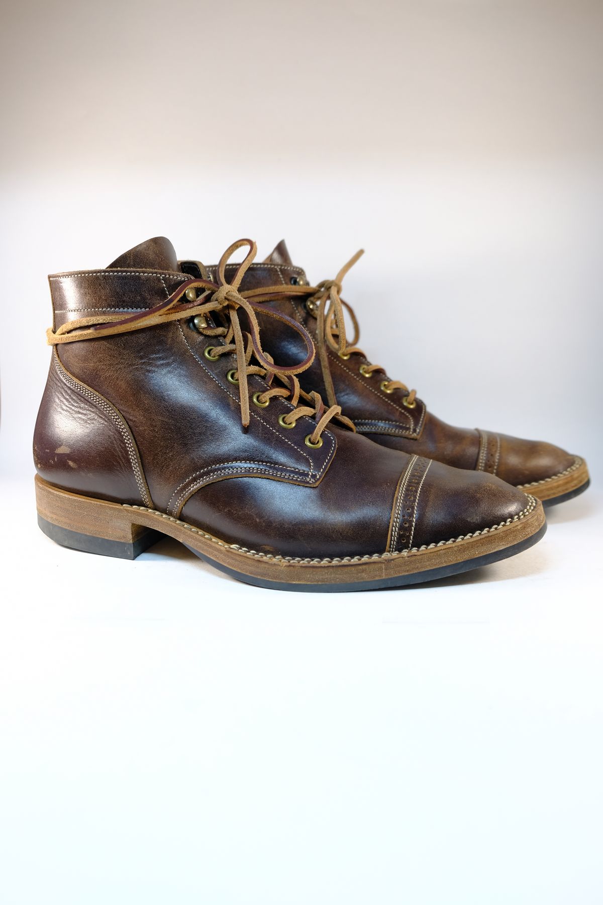 Photo by morosoleatherworks on March 3, 2025 of the Onderhoud SVC03 Service Boot in Maryam T. Moro Horsebutt.