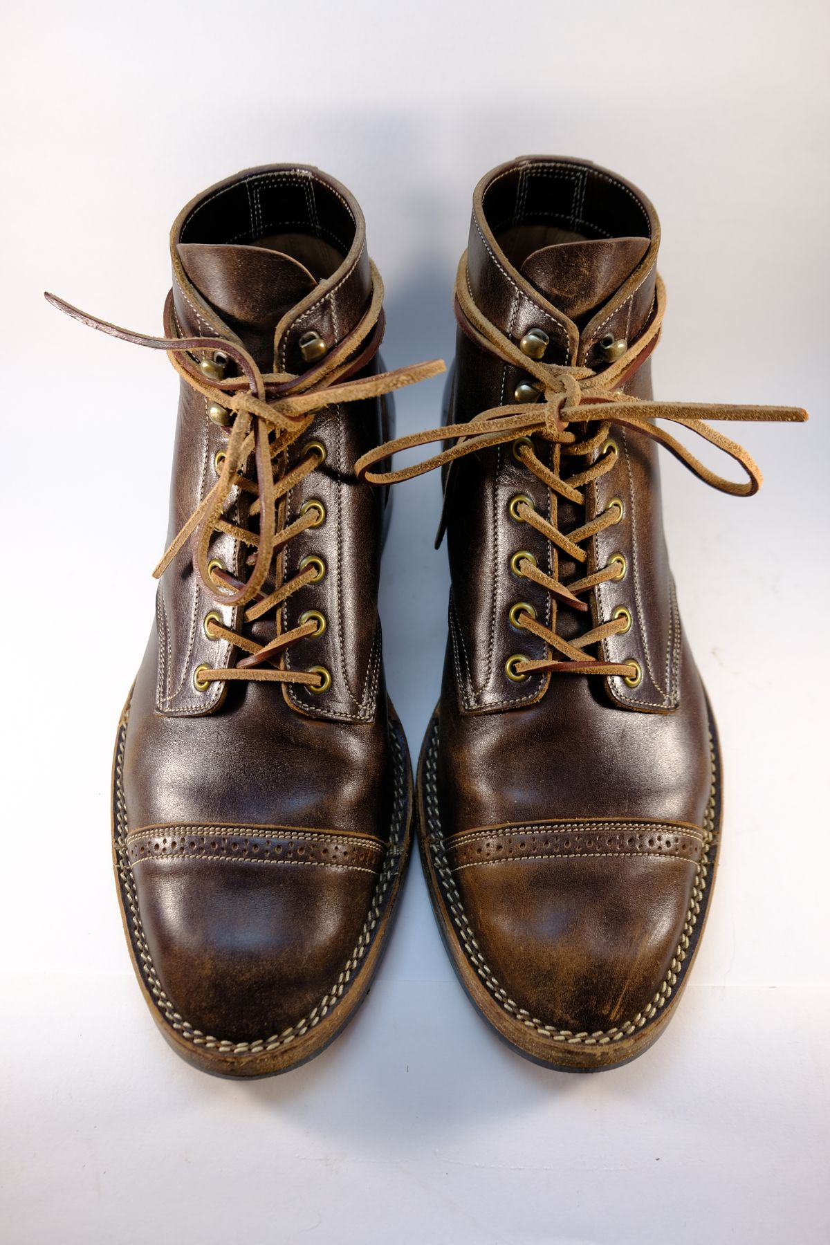 Photo by morosoleatherworks on March 3, 2025 of the Onderhoud SVC03 Service Boot in Maryam T. Moro Horsebutt.