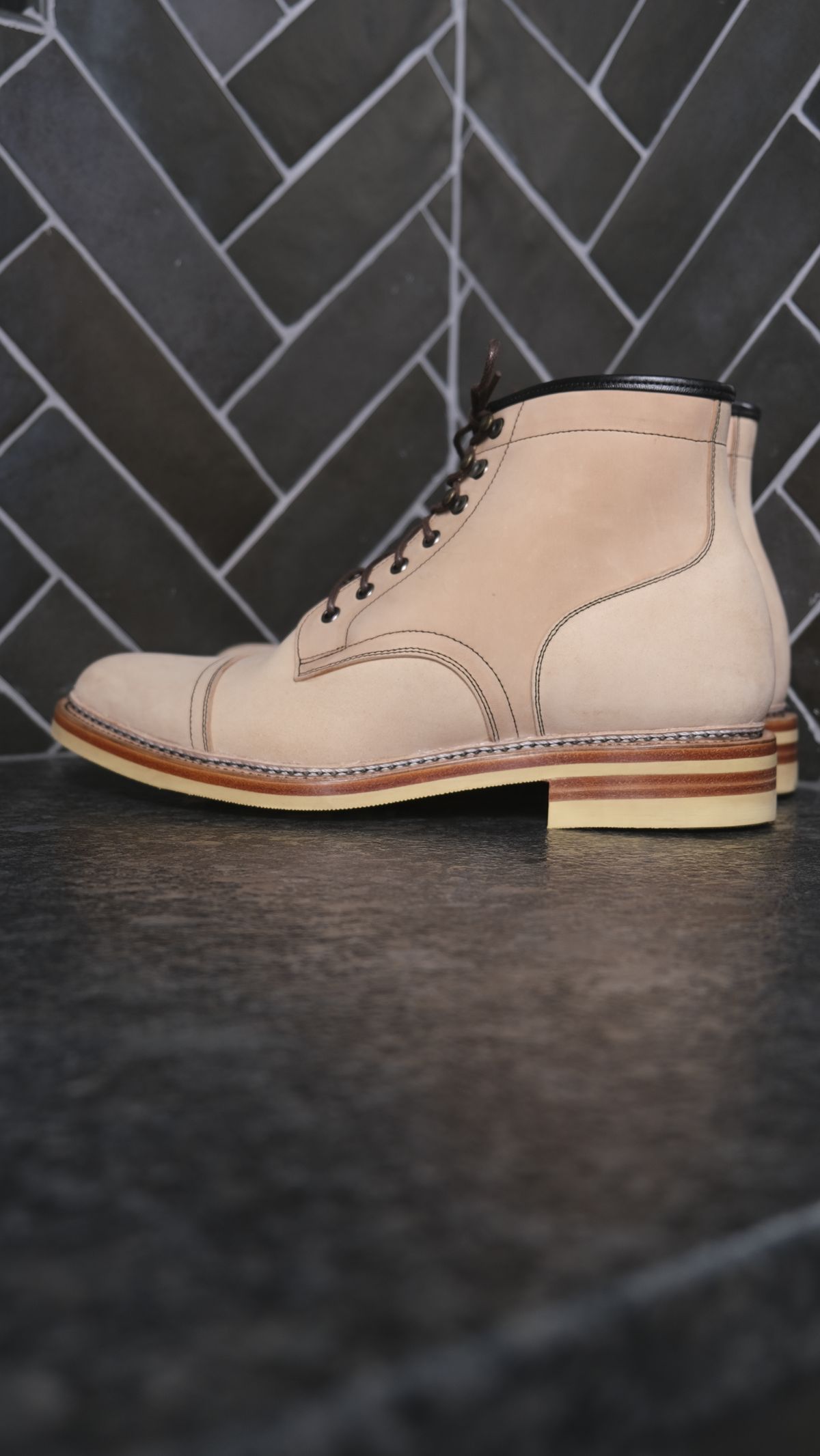 Photo by morosoleatherworks on November 4, 2022 of the Tahura Captoelari in Conceria Cloe Crust Shell Cordovan.