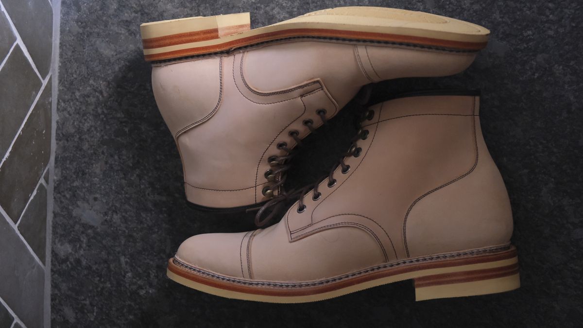 Photo by morosoleatherworks on November 4, 2022 of the Tahura Captoelari in Conceria Cloe Crust Shell Cordovan.