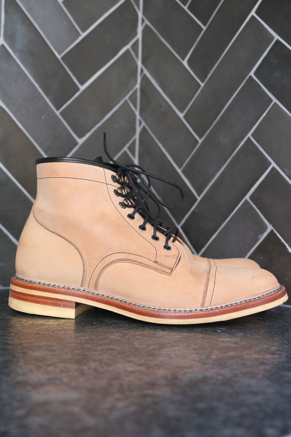 Photo by morosoleatherworks on December 4, 2022 of the Tahura Captoelari in Conceria Cloe Crust Shell Cordovan.
