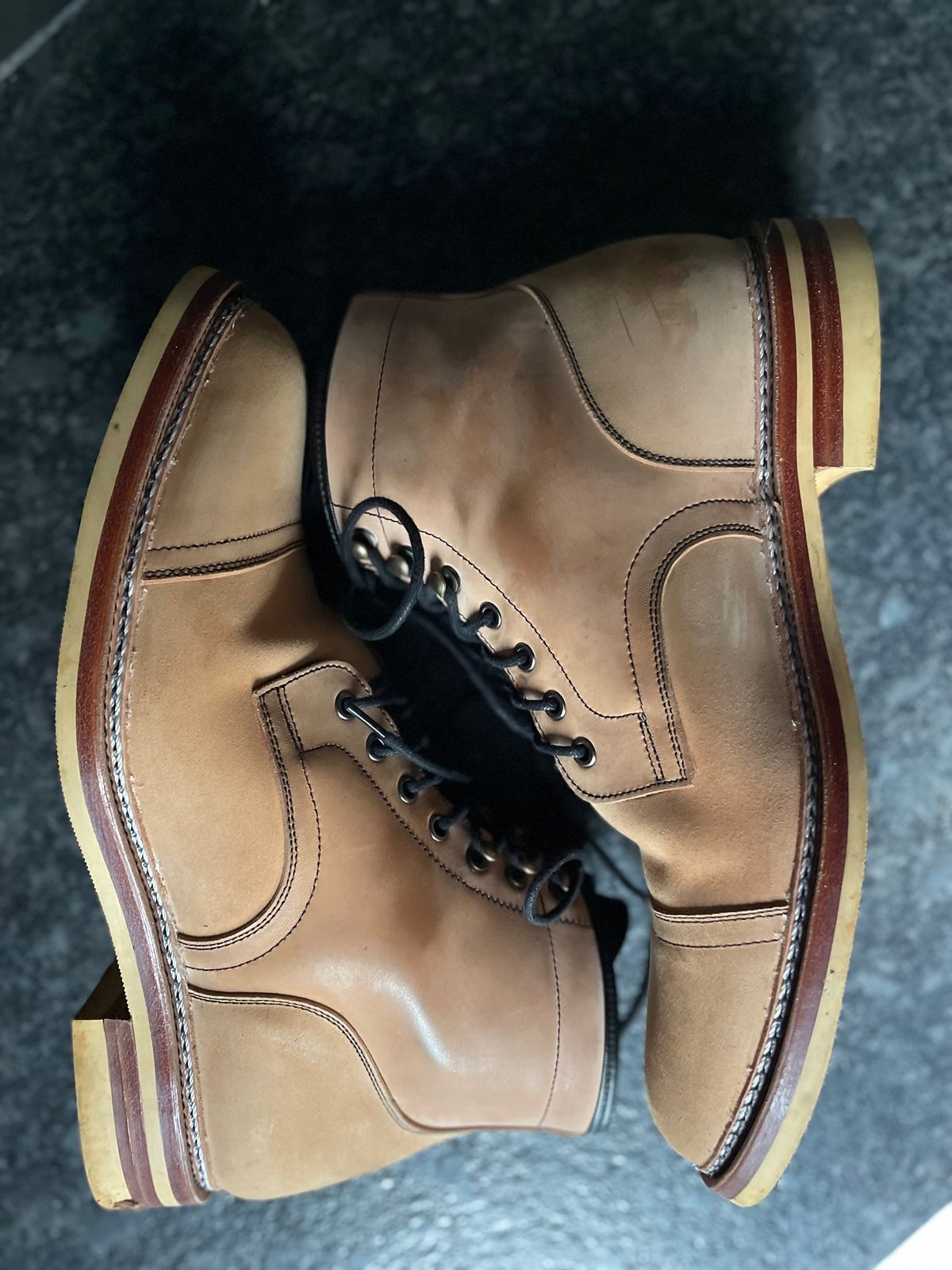 Photo by morosoleatherworks on January 5, 2023 of the Tahura Captoelari in Conceria Cloe Crust Shell Cordovan.