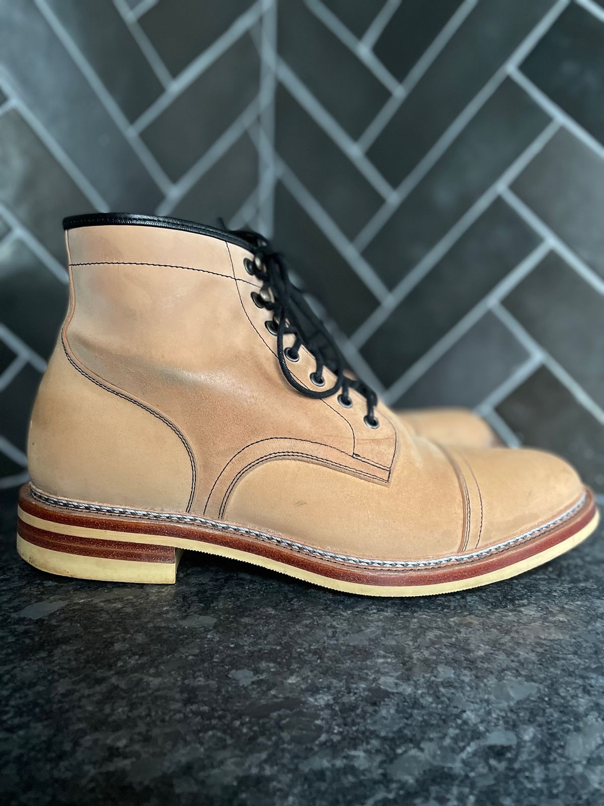 Photo by morosoleatherworks on January 5, 2023 of the Tahura Captoelari in Conceria Cloe Crust Shell Cordovan.
