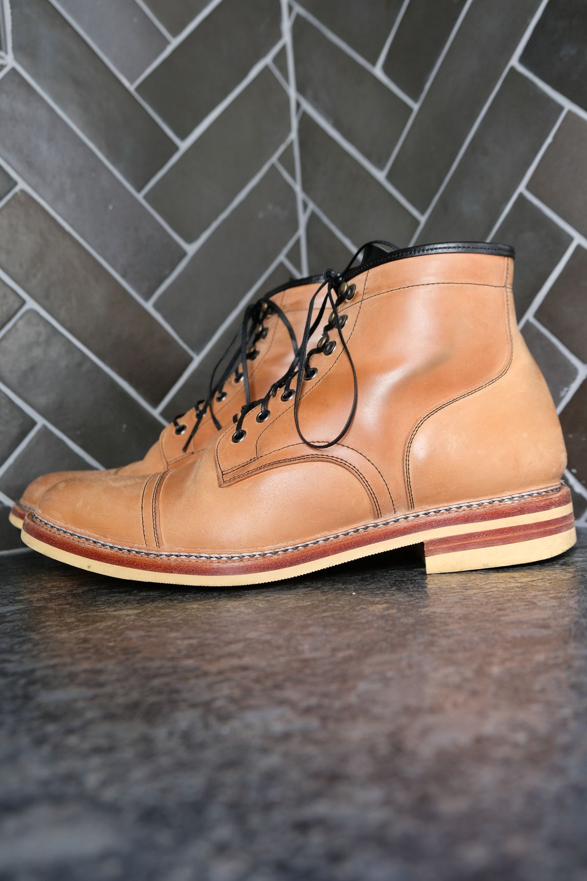Photo by morosoleatherworks on March 3, 2023 of the Tahura Captoelari in Conceria Cloe Crust Shell Cordovan.