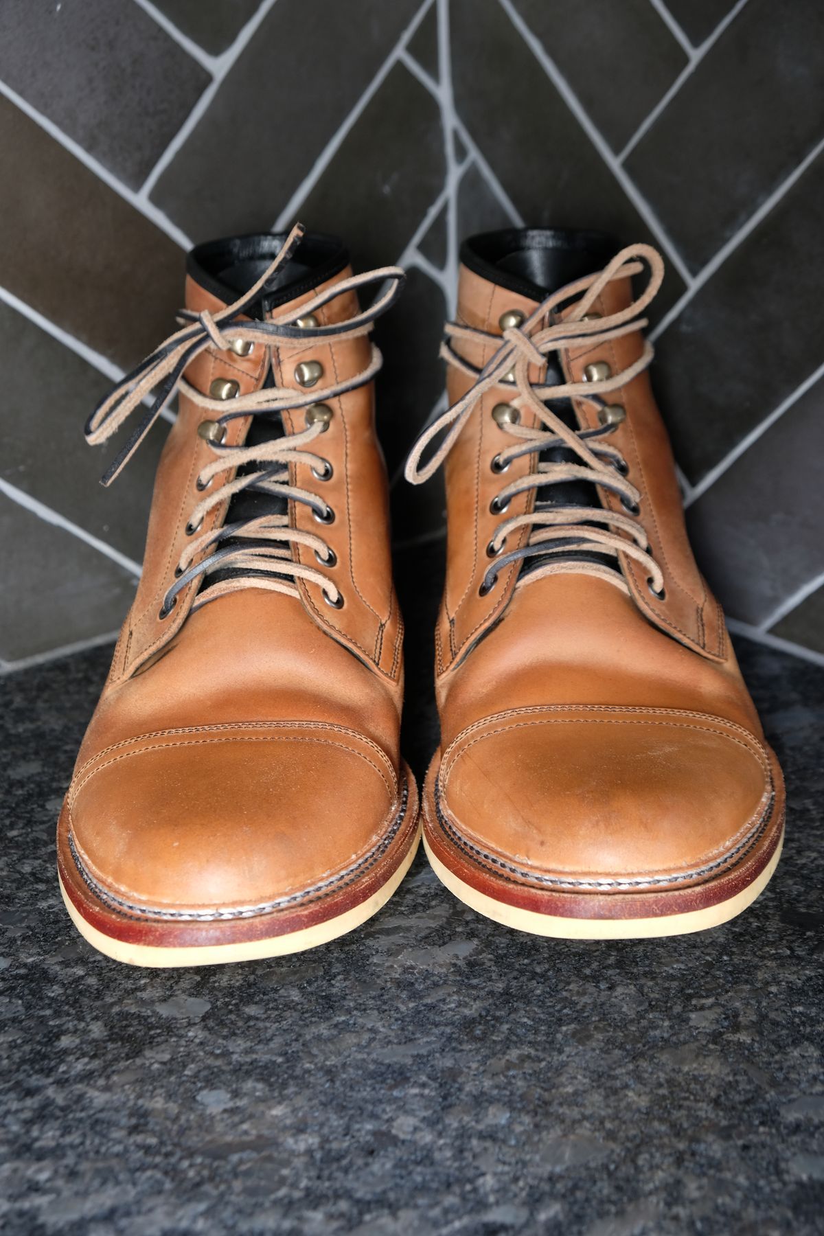 Photo by morosoleatherworks on April 4, 2023 of the Tahura Captoelari in Conceria Cloe Crust Shell Cordovan.