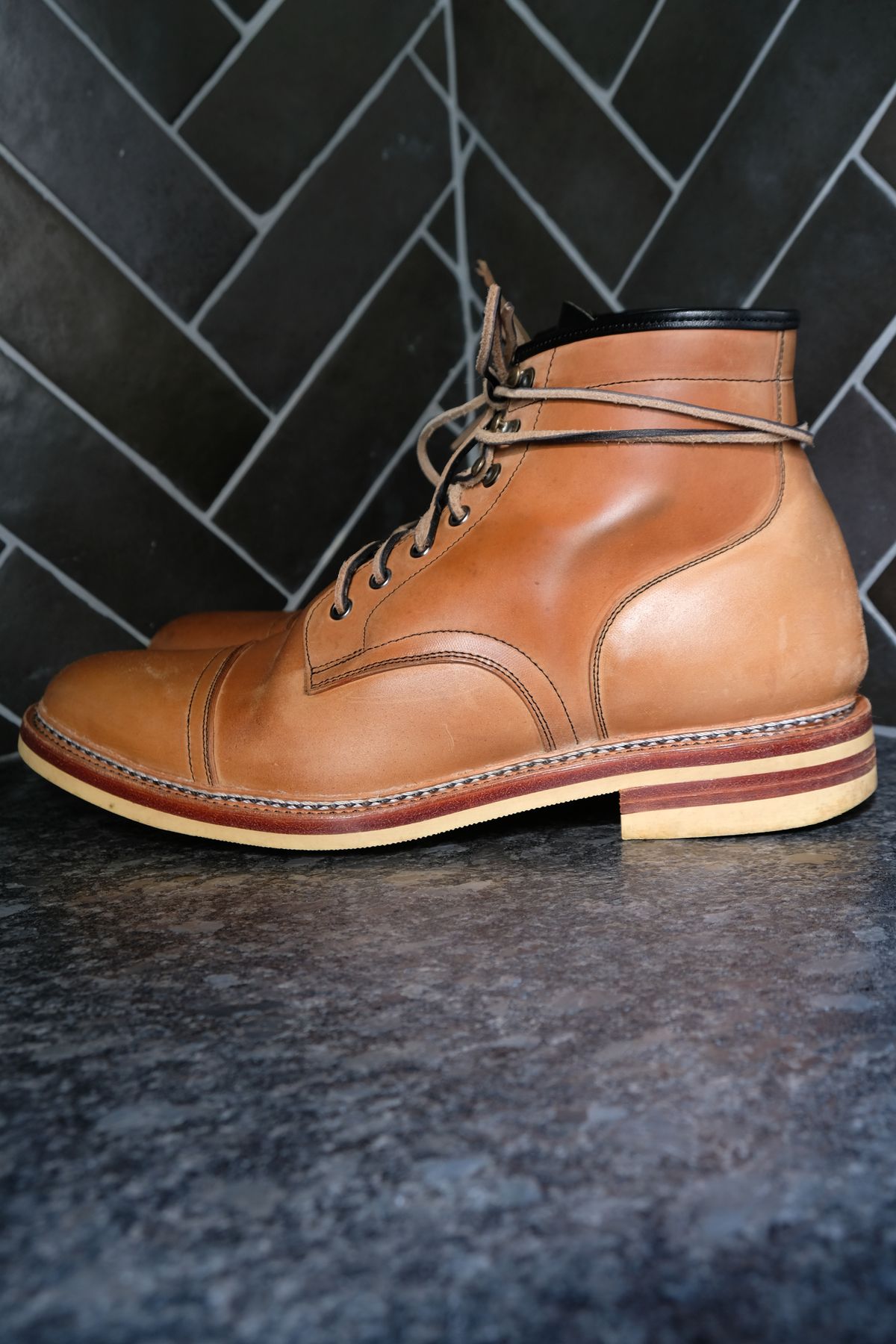 Photo by morosoleatherworks on April 4, 2023 of the Tahura Captoelari in Conceria Cloe Crust Shell Cordovan.