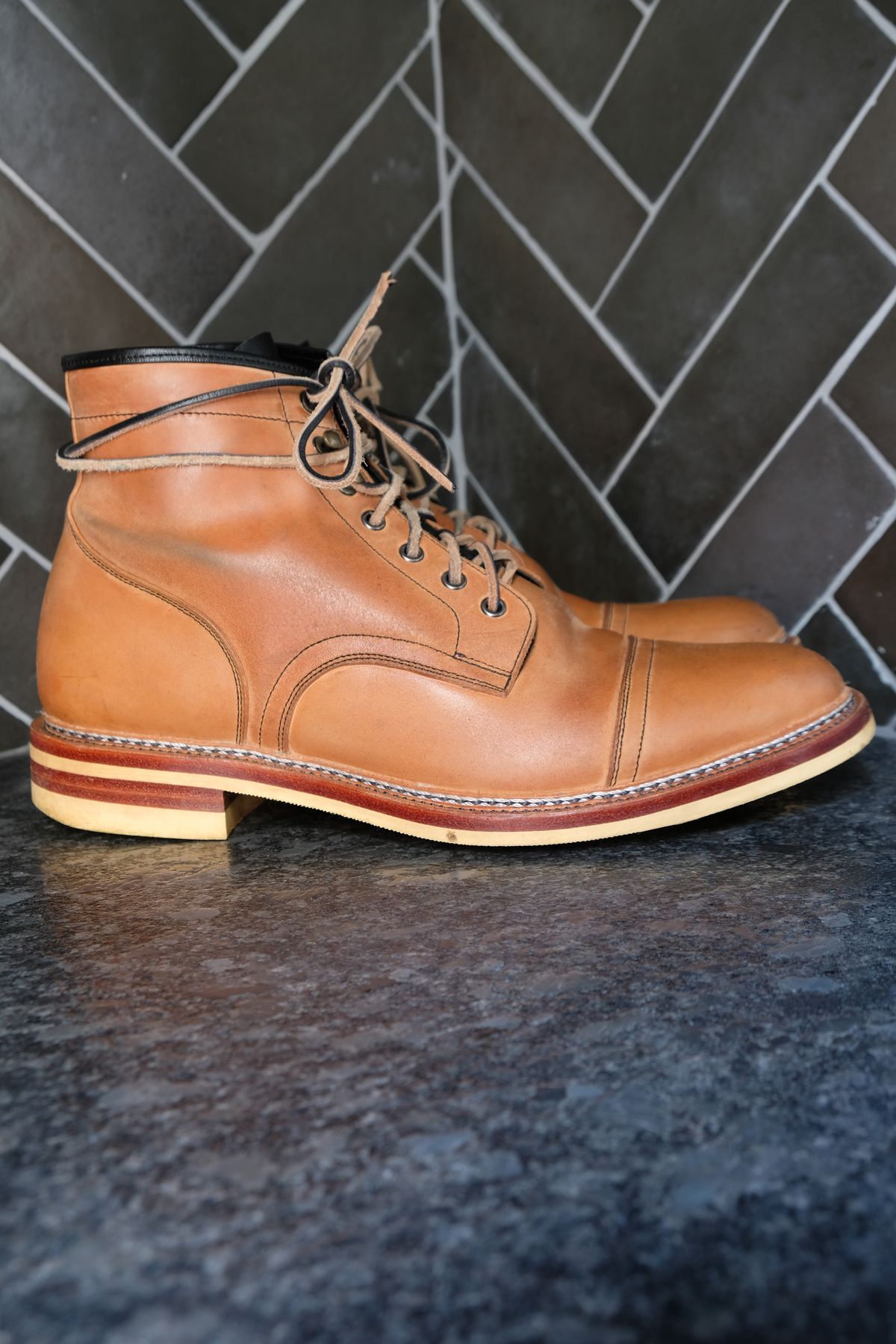 Photo by morosoleatherworks on April 4, 2023 of the Tahura Captoelari in Conceria Cloe Crust Shell Cordovan.