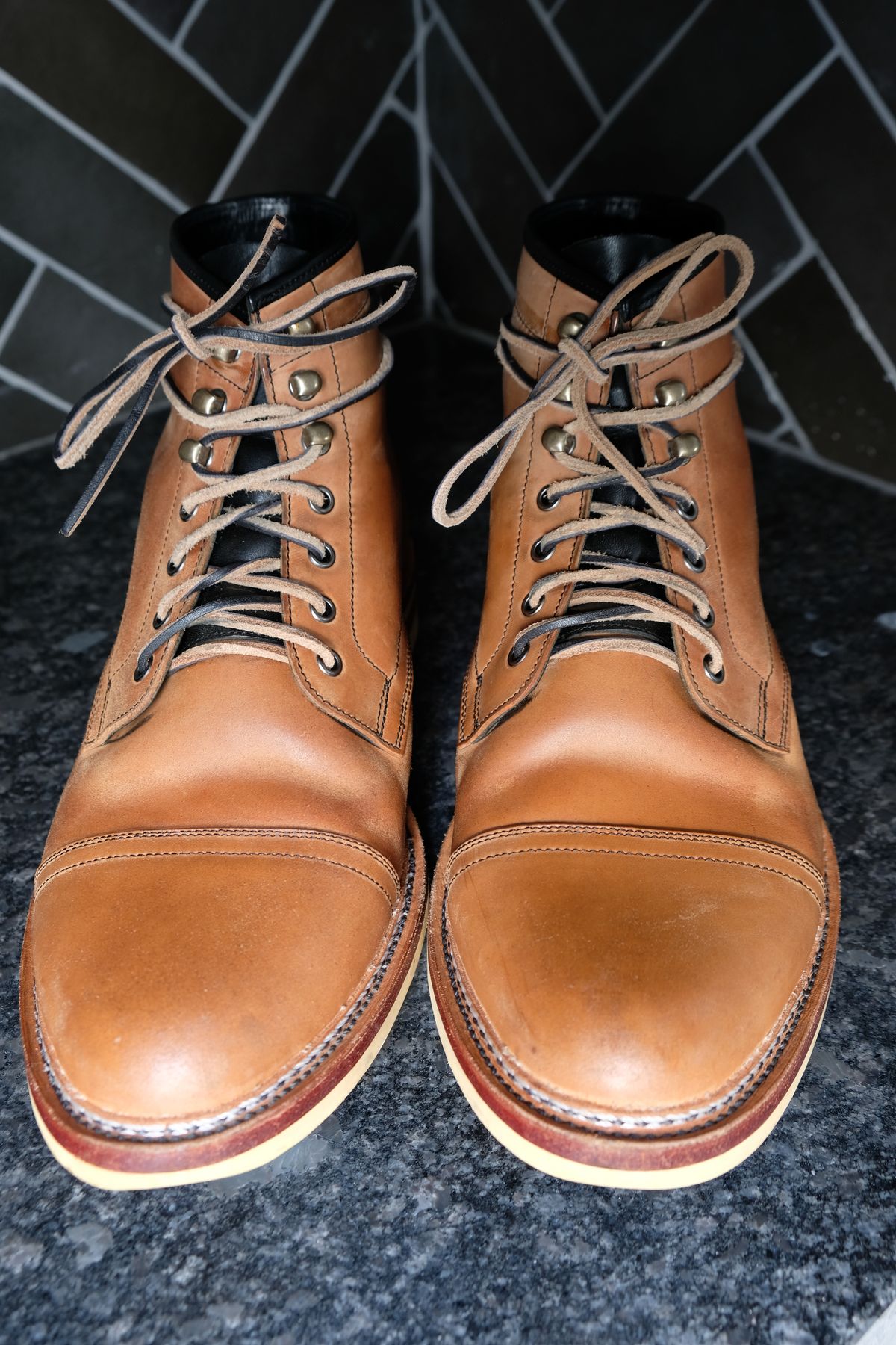 Photo by morosoleatherworks on April 4, 2023 of the Tahura Captoelari in Conceria Cloe Crust Shell Cordovan.