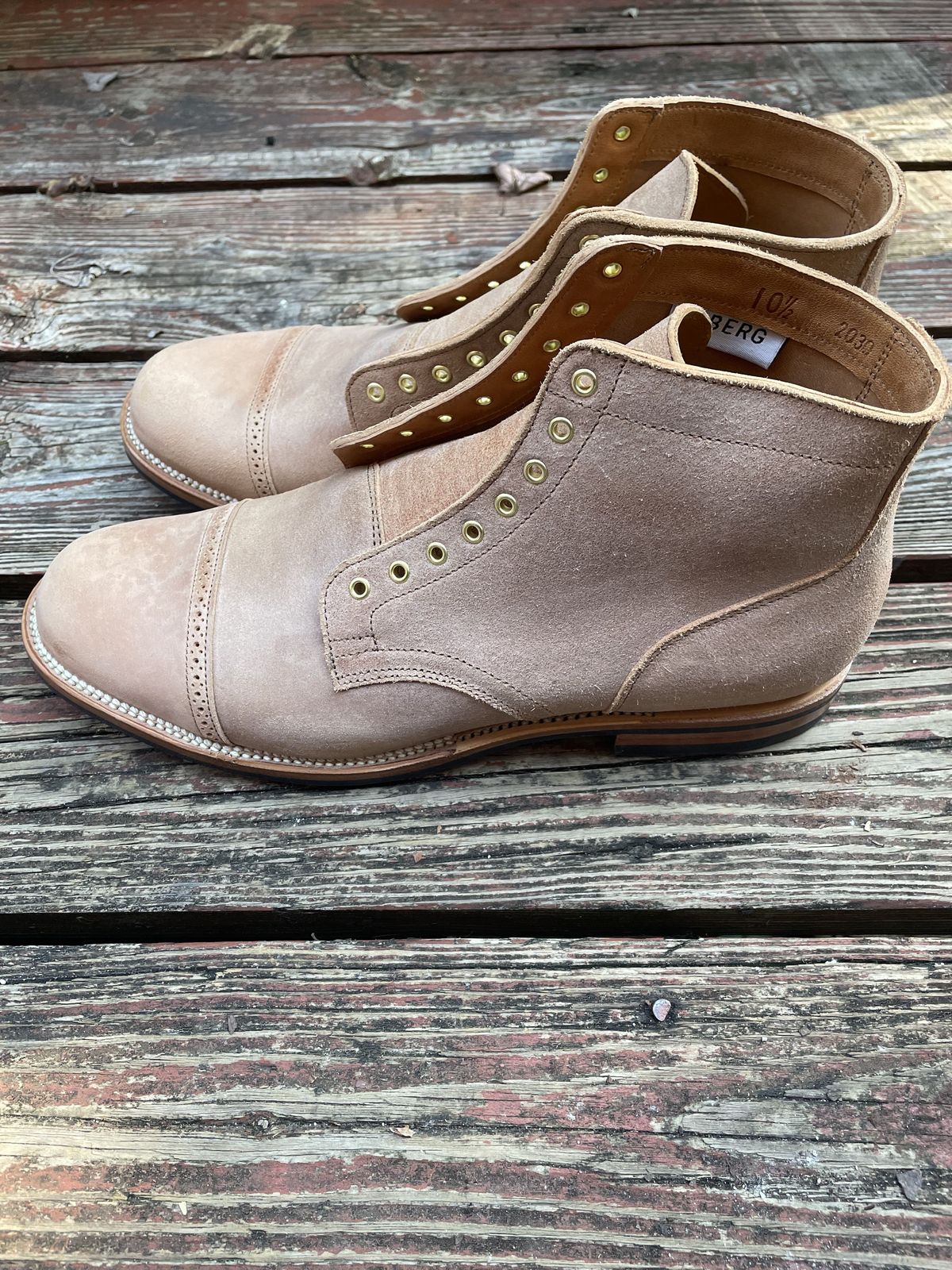 Photo by shaking.boots on September 30, 2021 of the Viberg Service Boot BCT in Unknown Material.