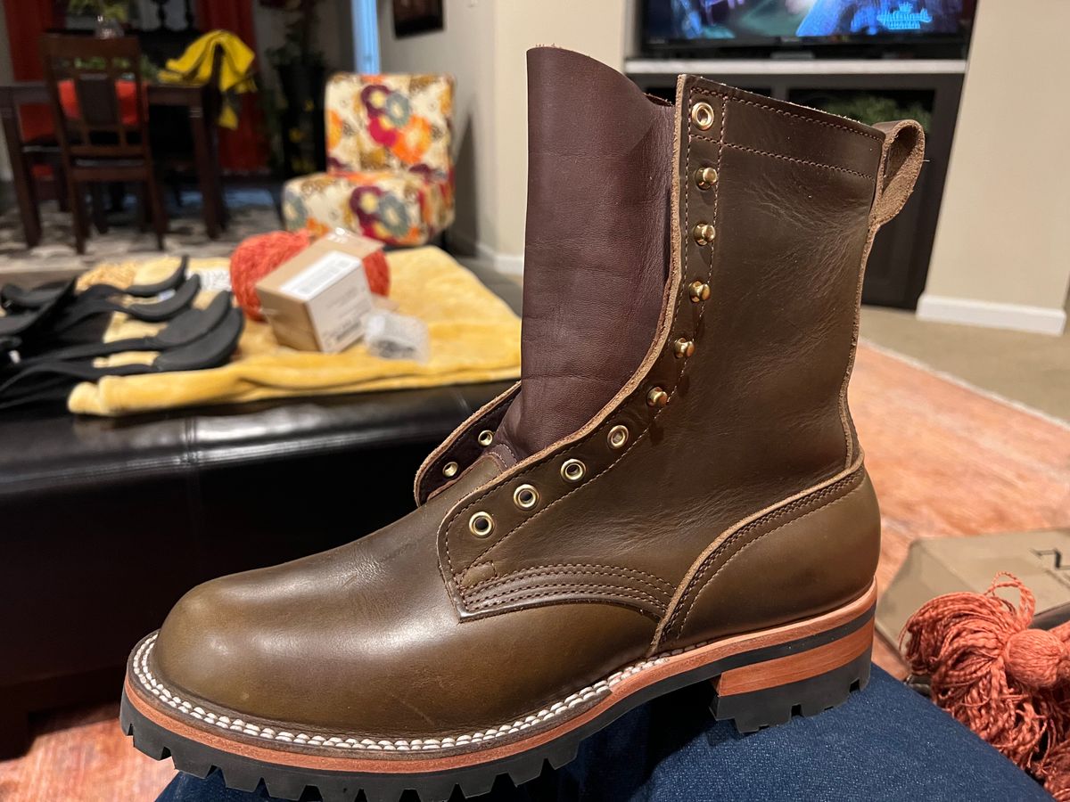 Photo by thechadthebootguy on October 2, 2022 of the Nicks Overlander in Horween Olive Chromexcel.