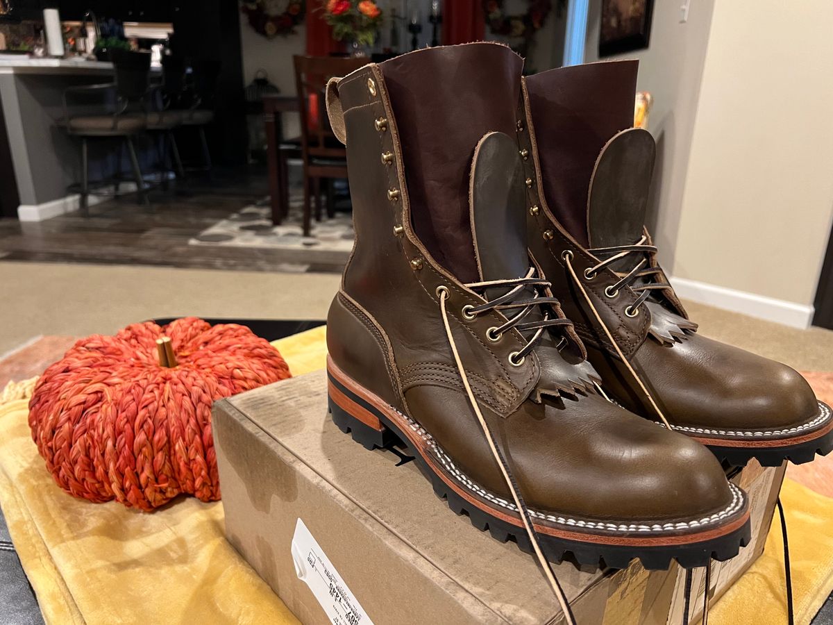 Photo by thechadthebootguy on October 2, 2022 of the Nicks Overlander in Horween Olive Chromexcel.